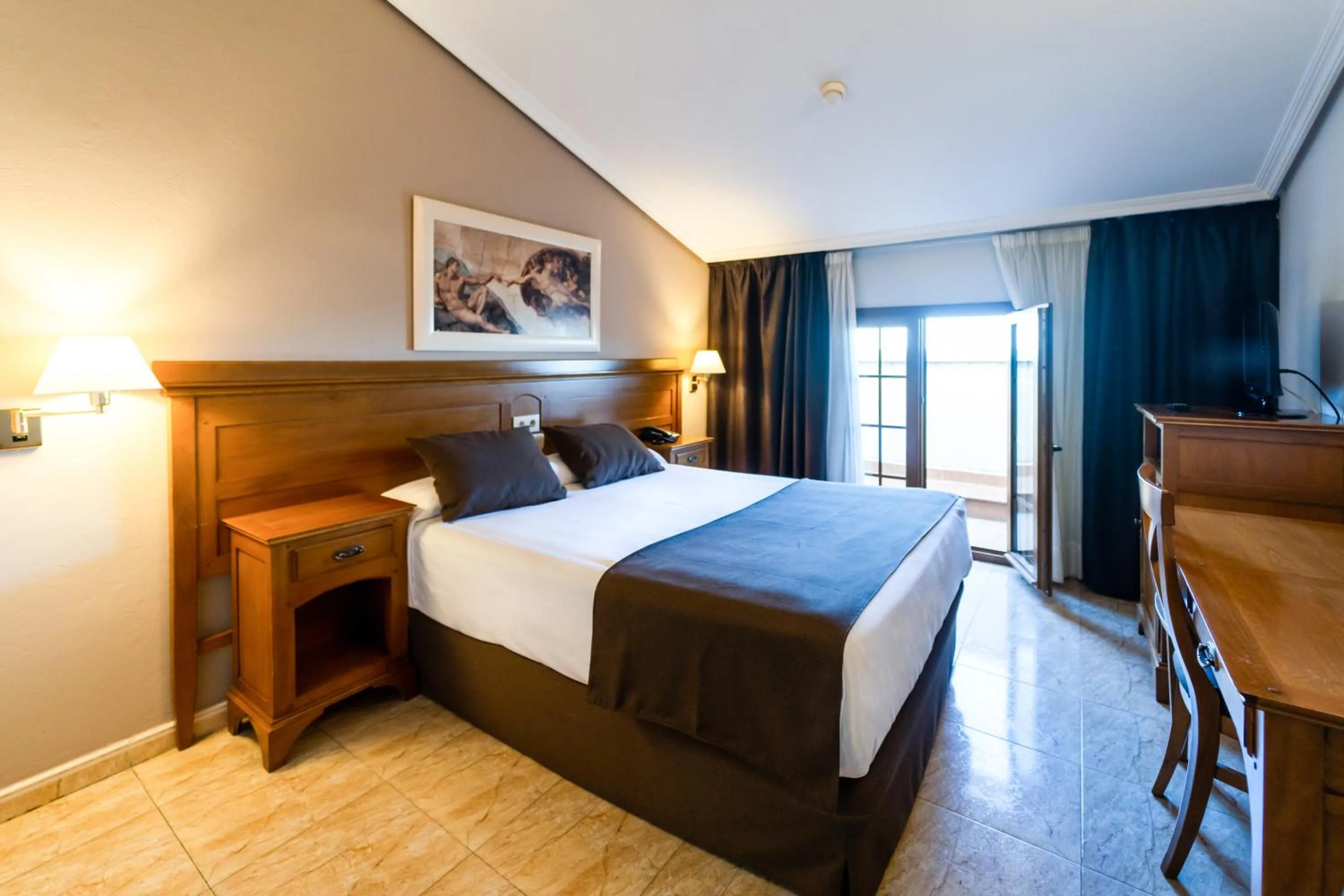 Photo of the whole room, Bed in Carlos I Toledo