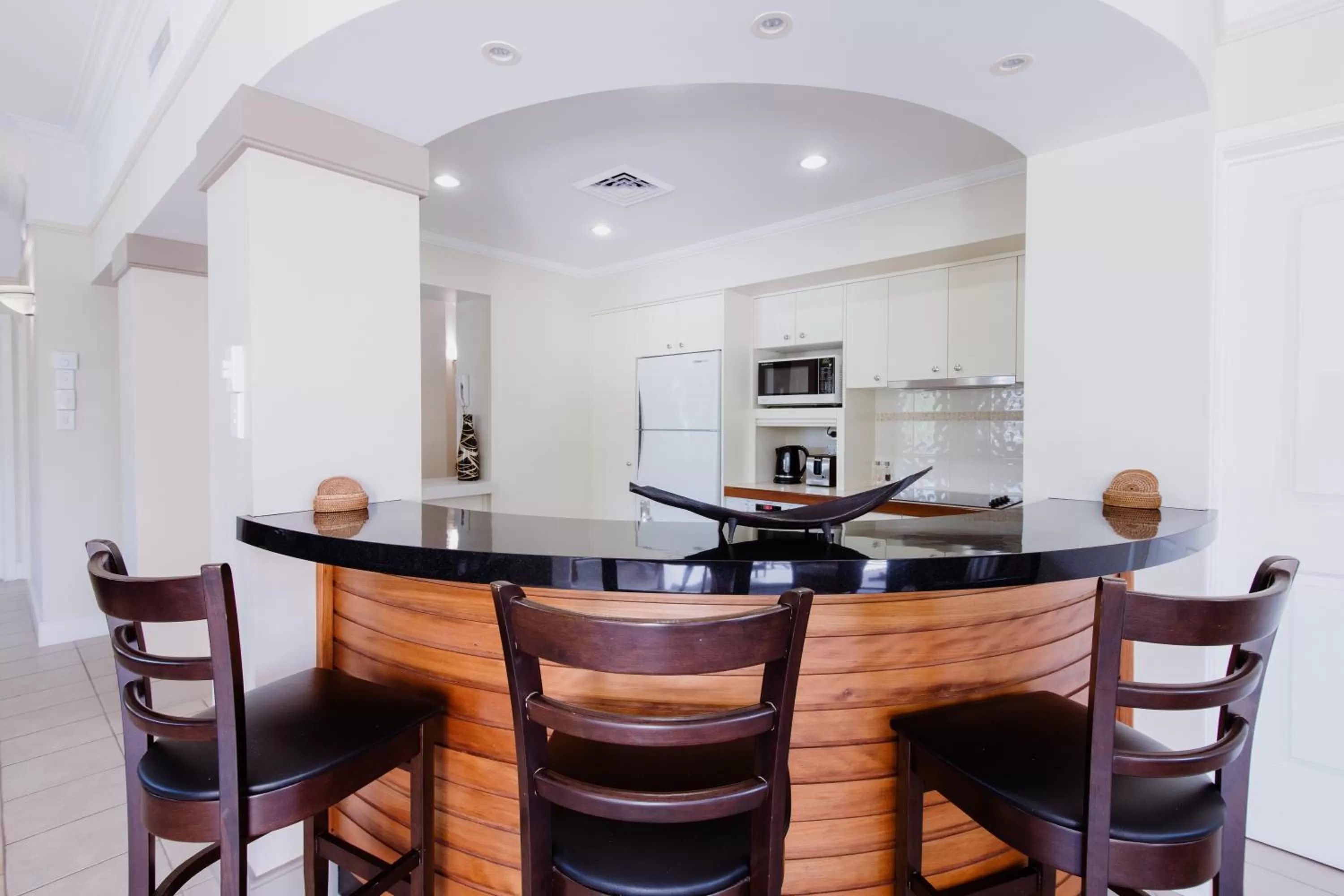Kitchen or kitchenette in Villa Beach Palm Cove
