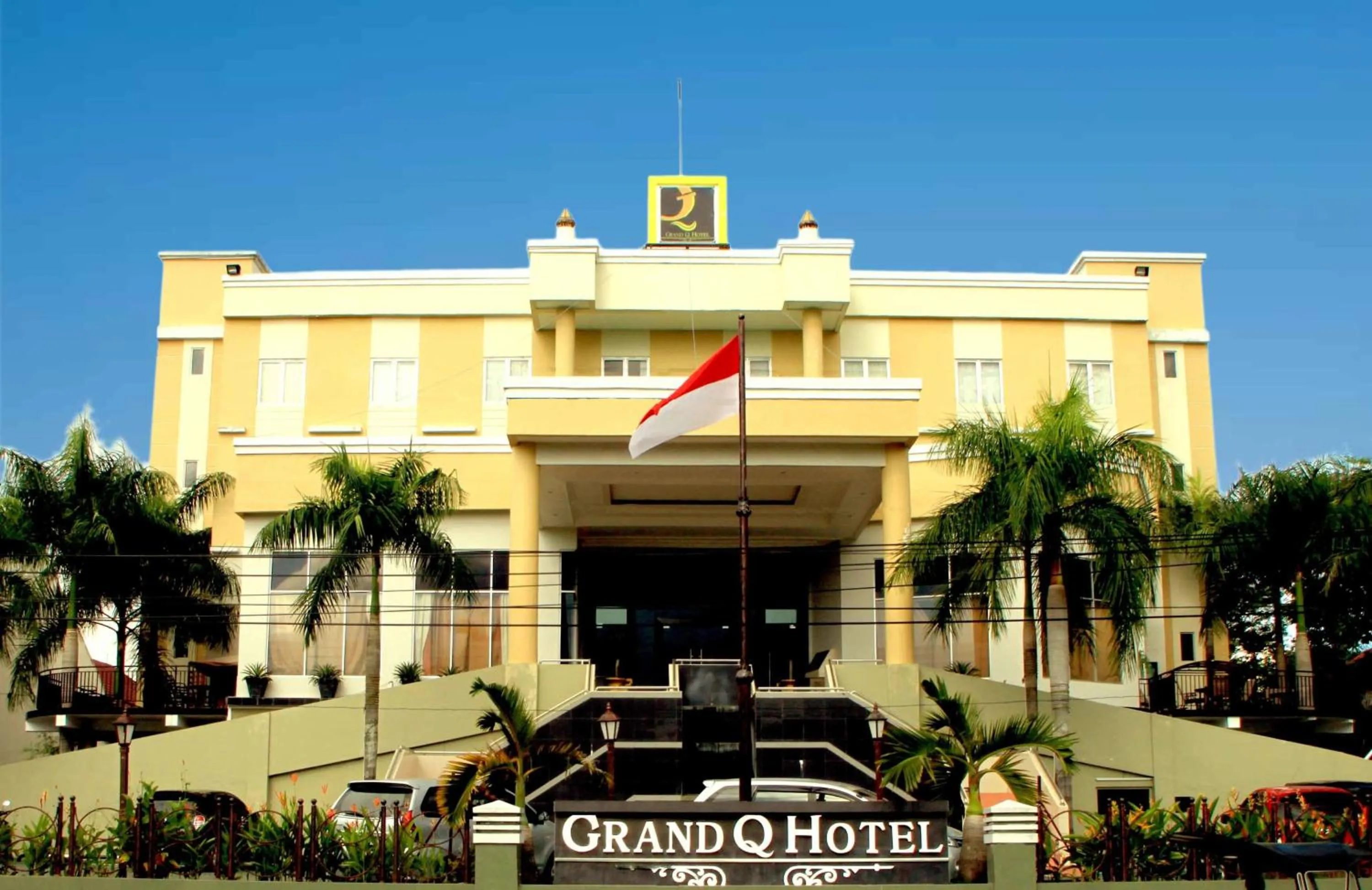 Facade/entrance in Hotel Grand Q Gorontalo