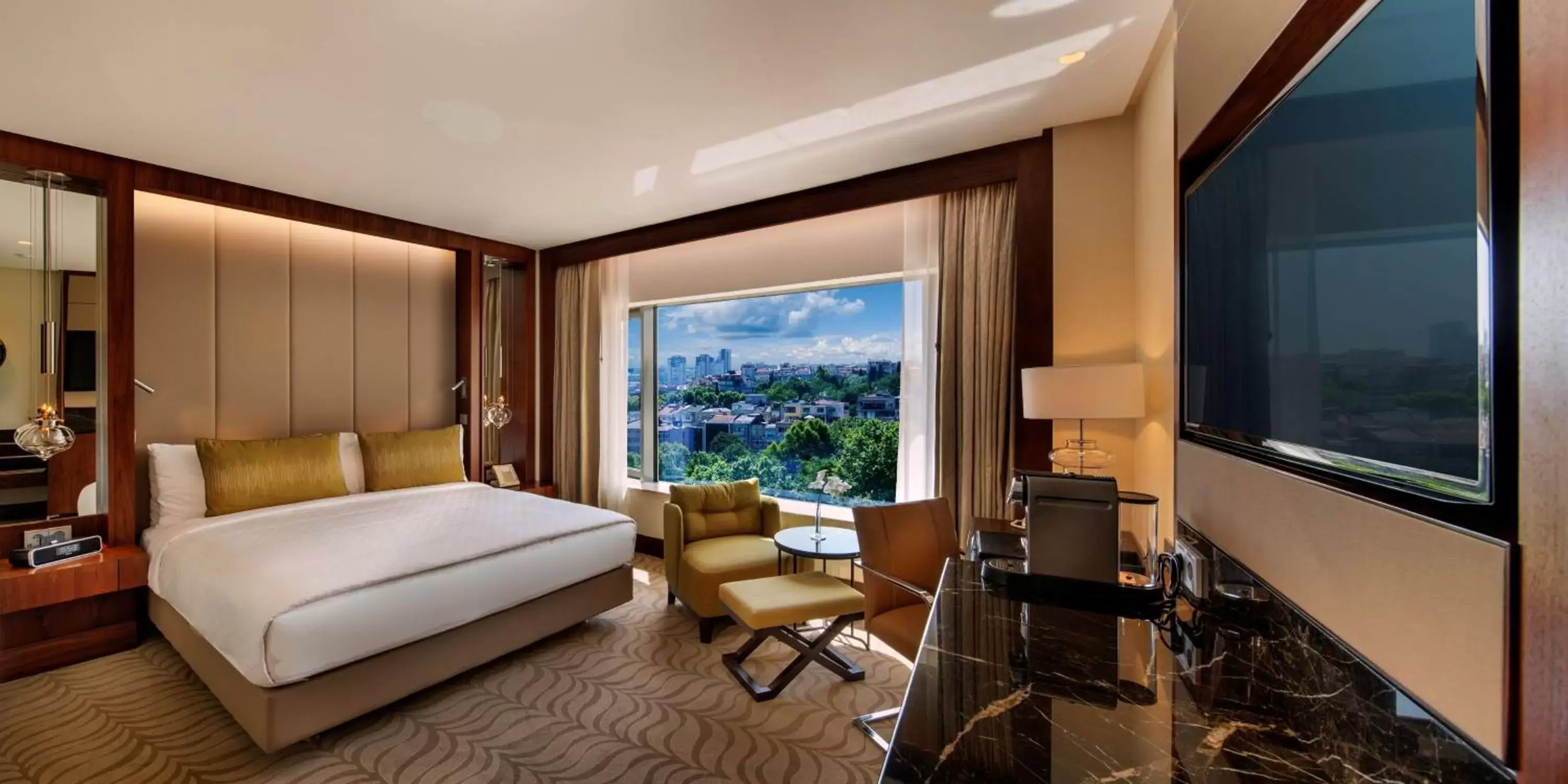 Executive King Room with Park View in Conrad Istanbul Bosphorus Executive King Room with Park View in Conrad Istanbul Bosphorus