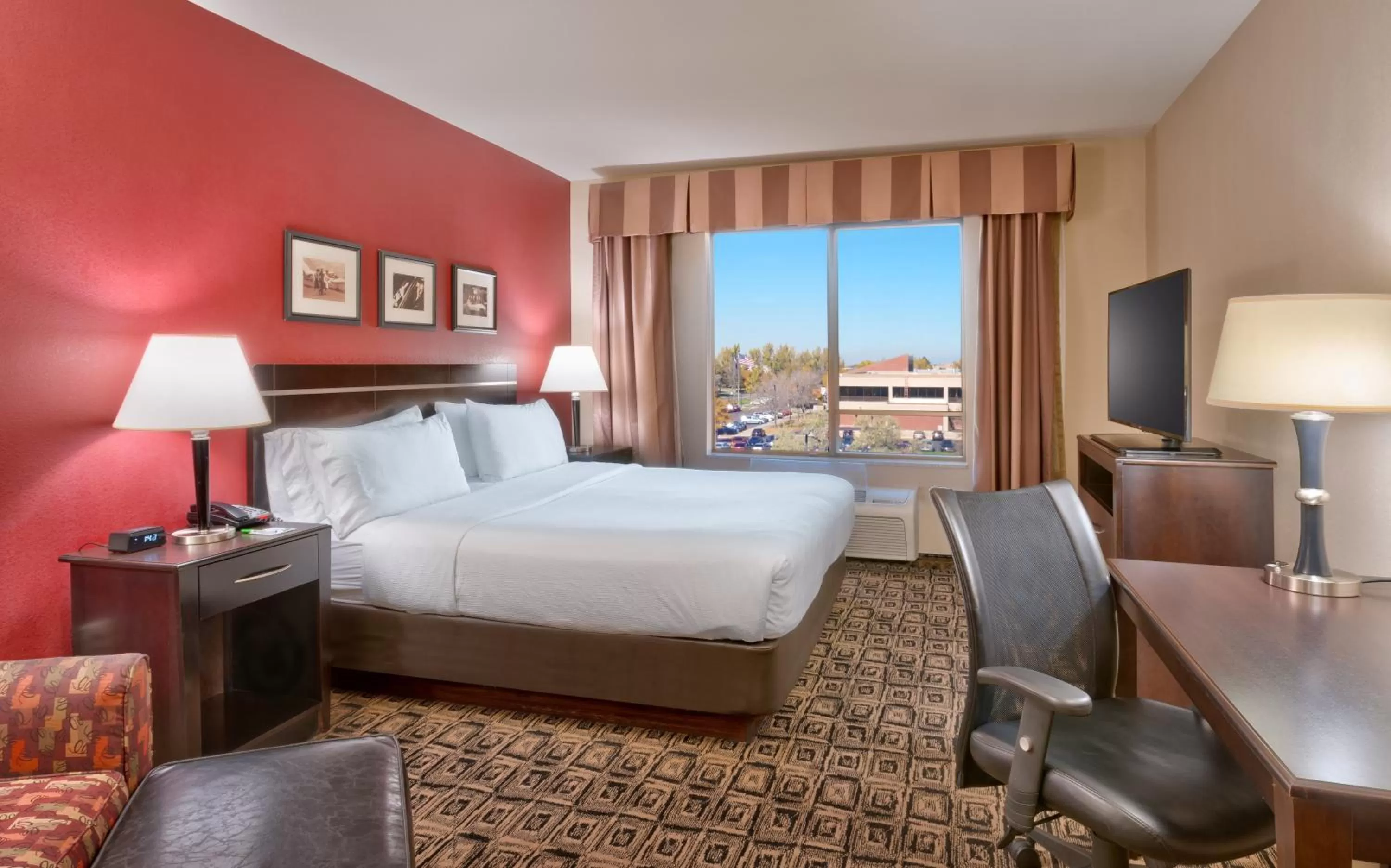 Bedroom, Bed in Holiday Inn & Suites Salt Lake City - Airport West by IHG