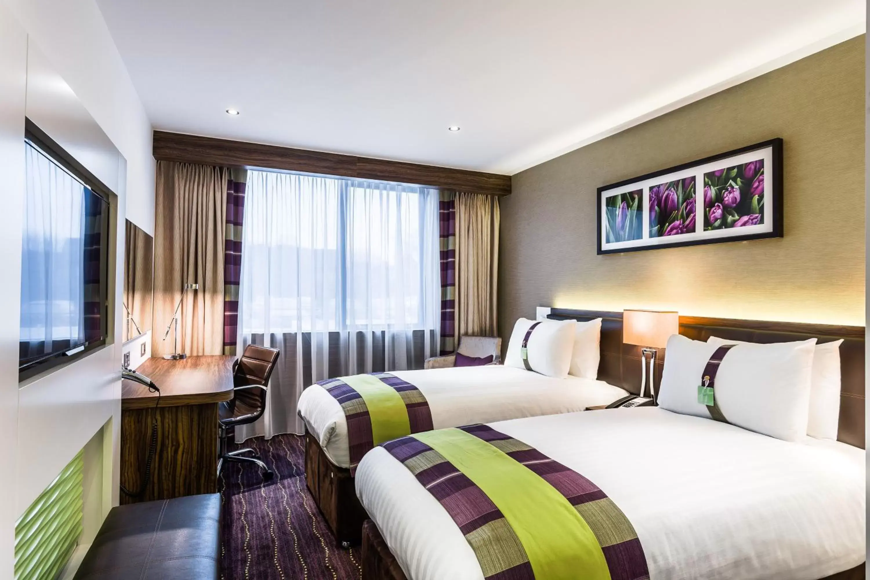 Standard Room with Two Single Beds in Holiday Inn London Watford Junction by IHG Standard Room with Two Single Beds in Holiday Inn London Watford Junction by IHG