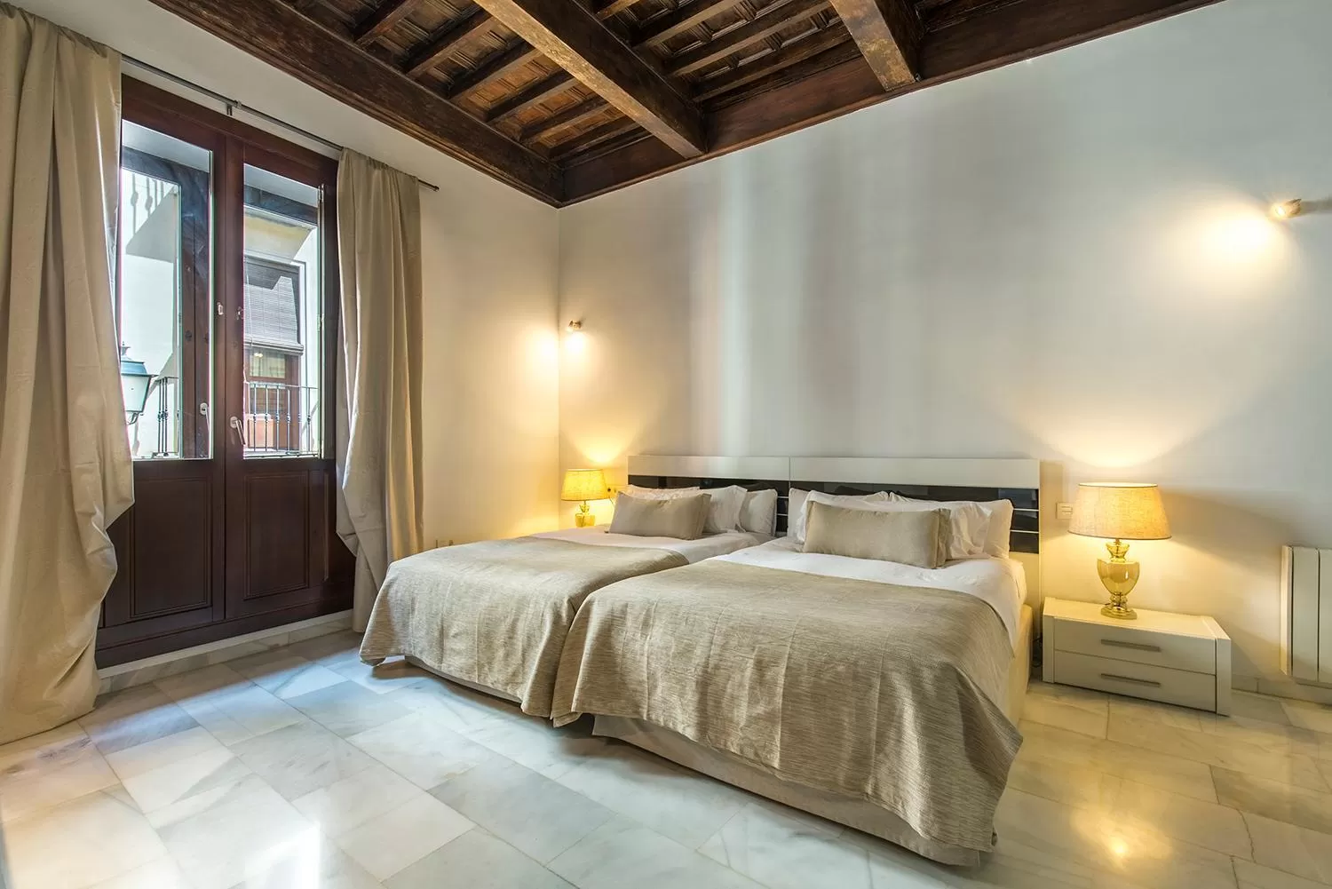 Bedroom, Bed in tuGuest Elvira Suites