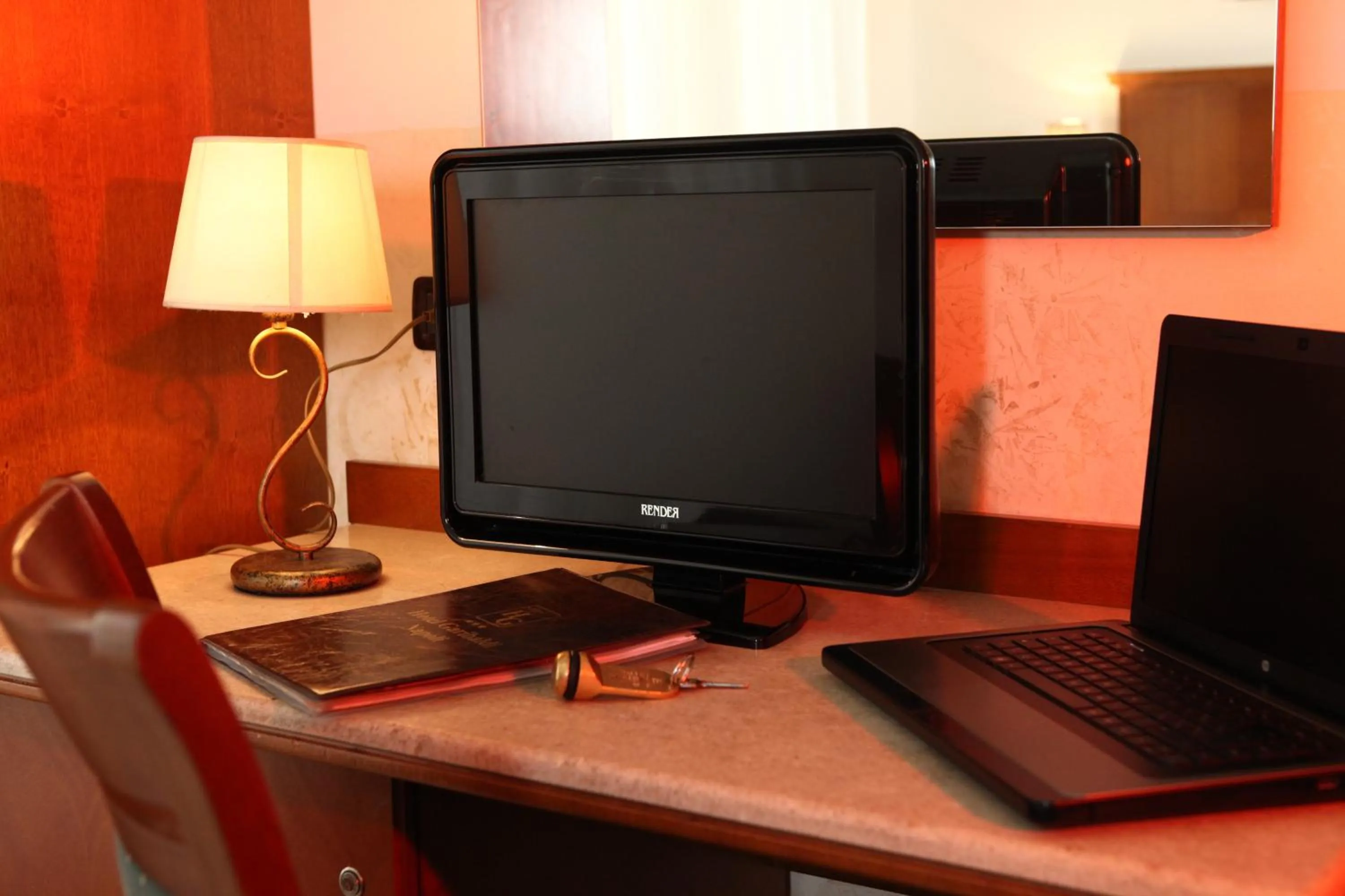 TV and multimedia, TV/Entertainment Center in Hotel Garibaldi