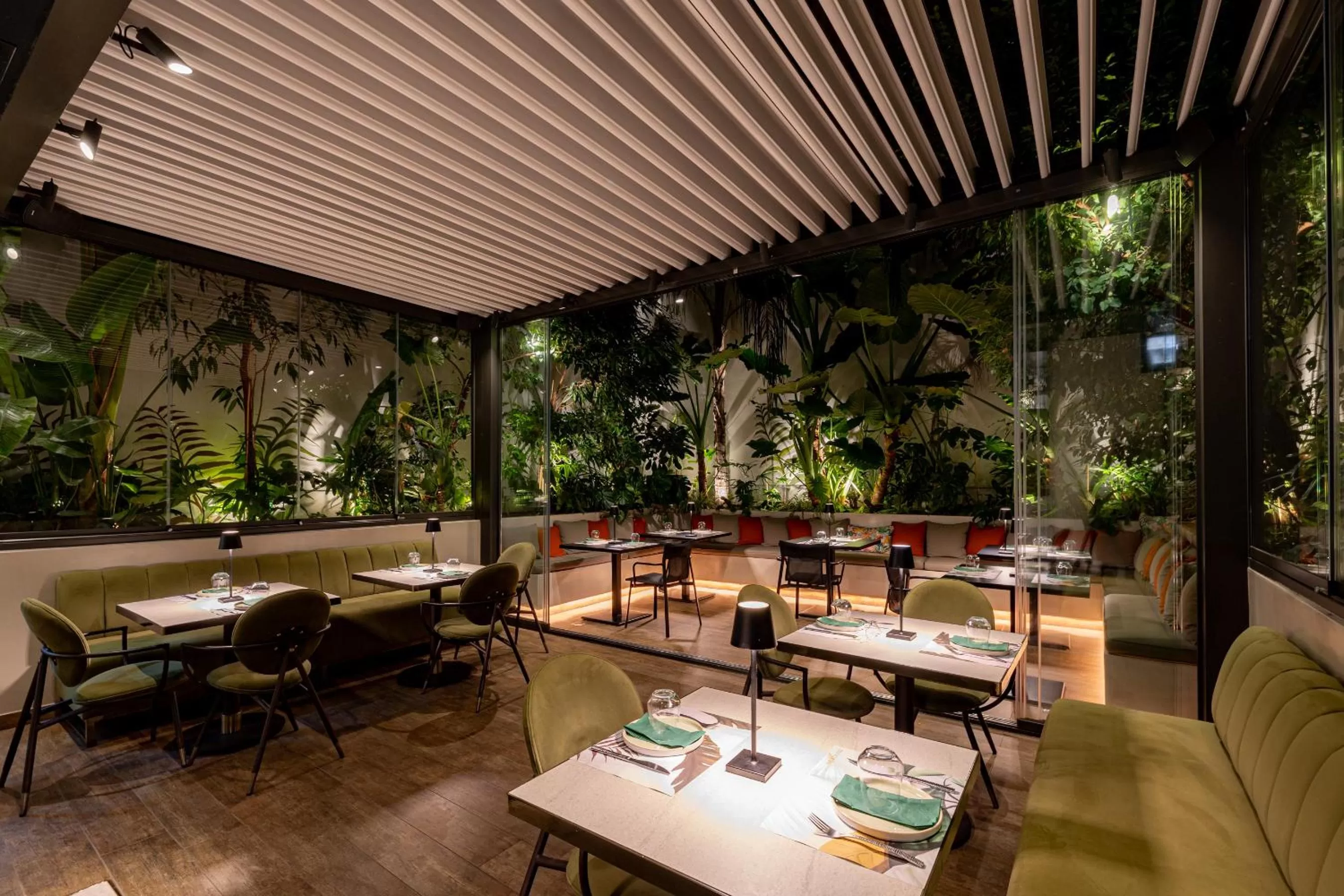 Restaurant/places to eat in Ivis 4 Boutique Hotel