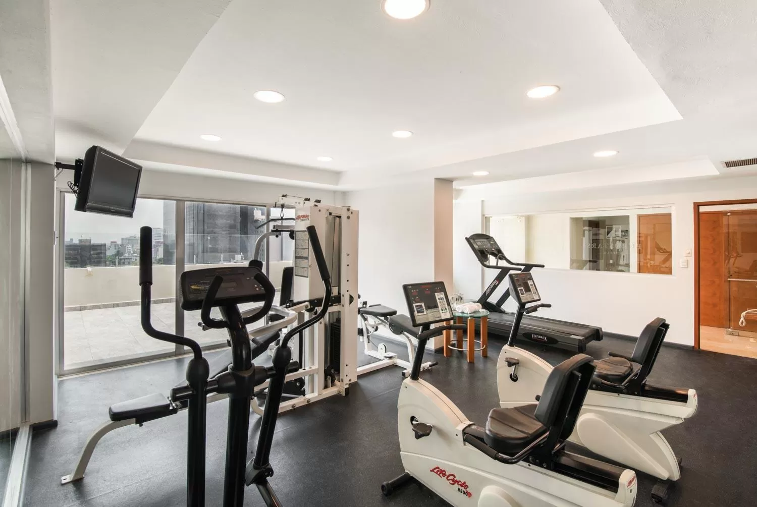 Fitness centre/facilities in Eurostars Zona Rosa Suites