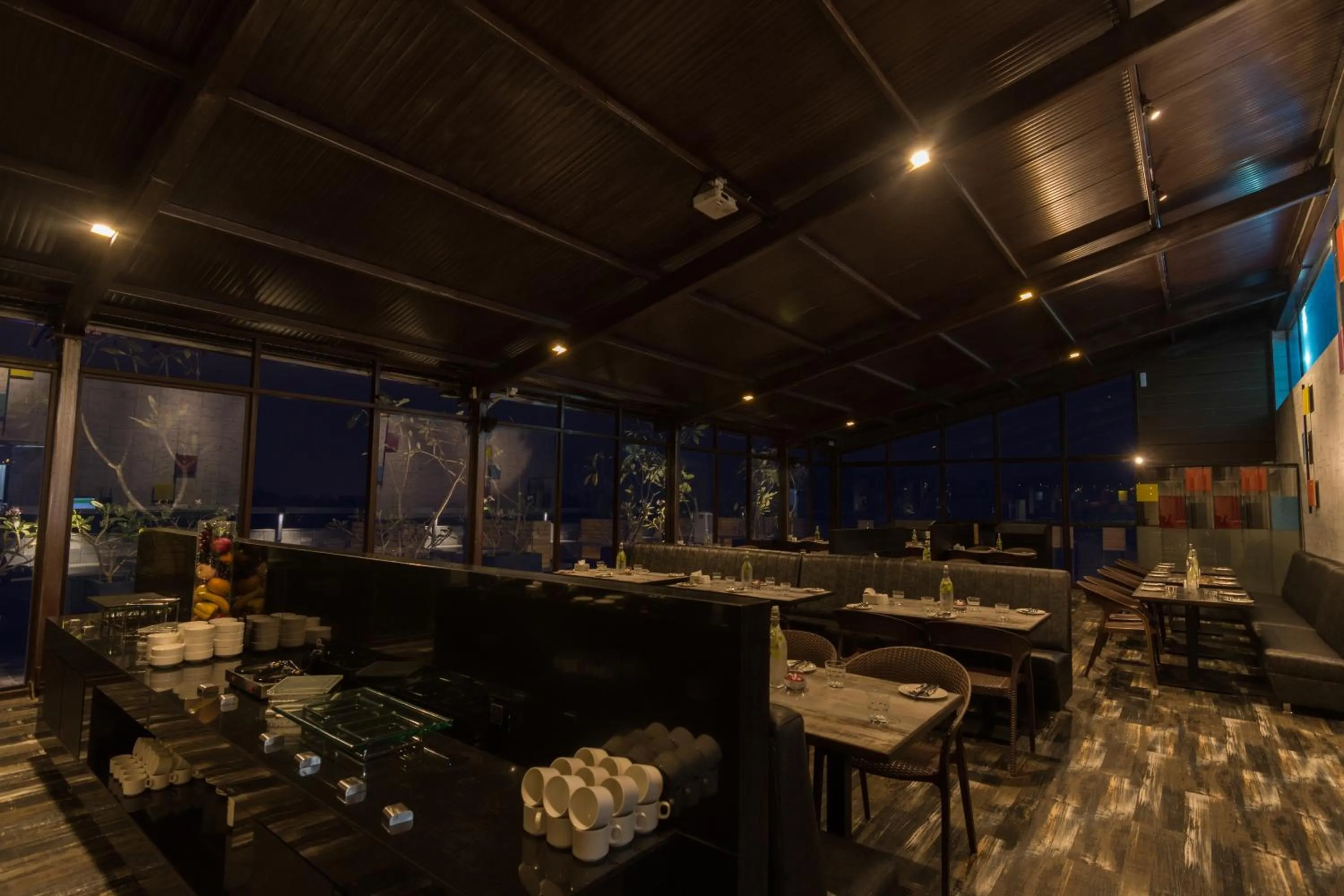 Restaurant/places to eat in Roopa Elite