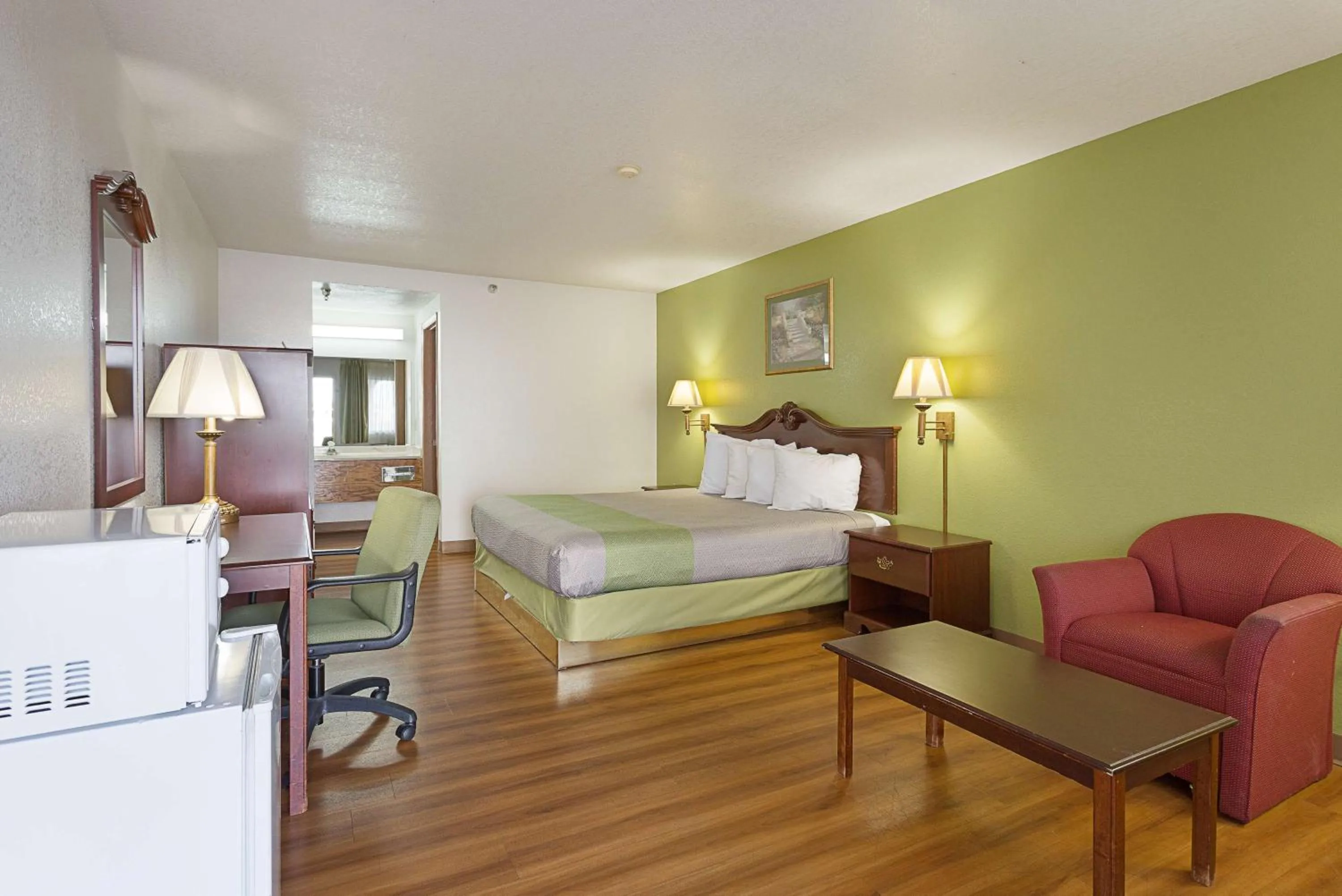 Photo of the whole room, Bed in Rodeway Inn Santa Rosa