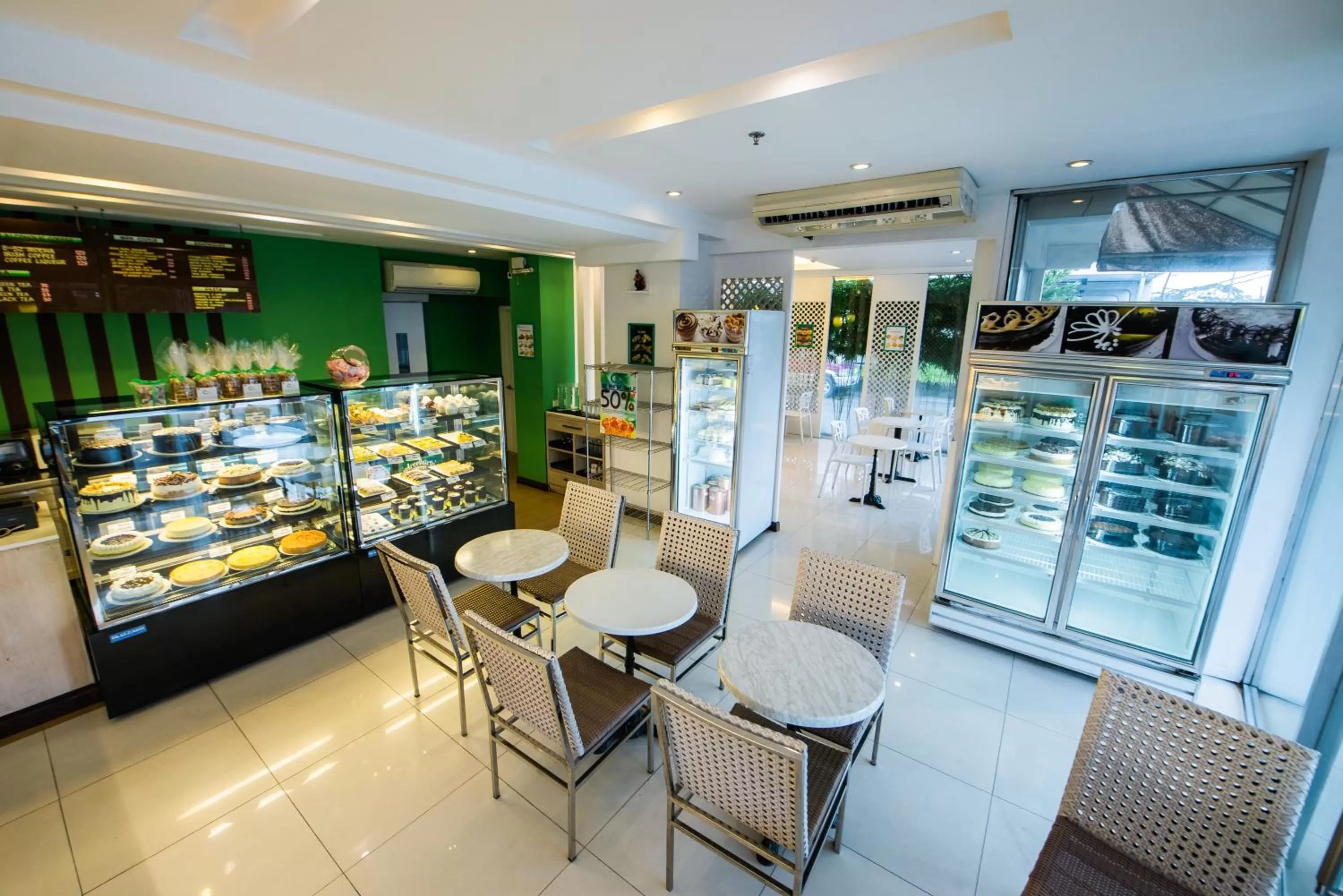 Restaurant/places to eat in L'Fisher Hotel Bacolod