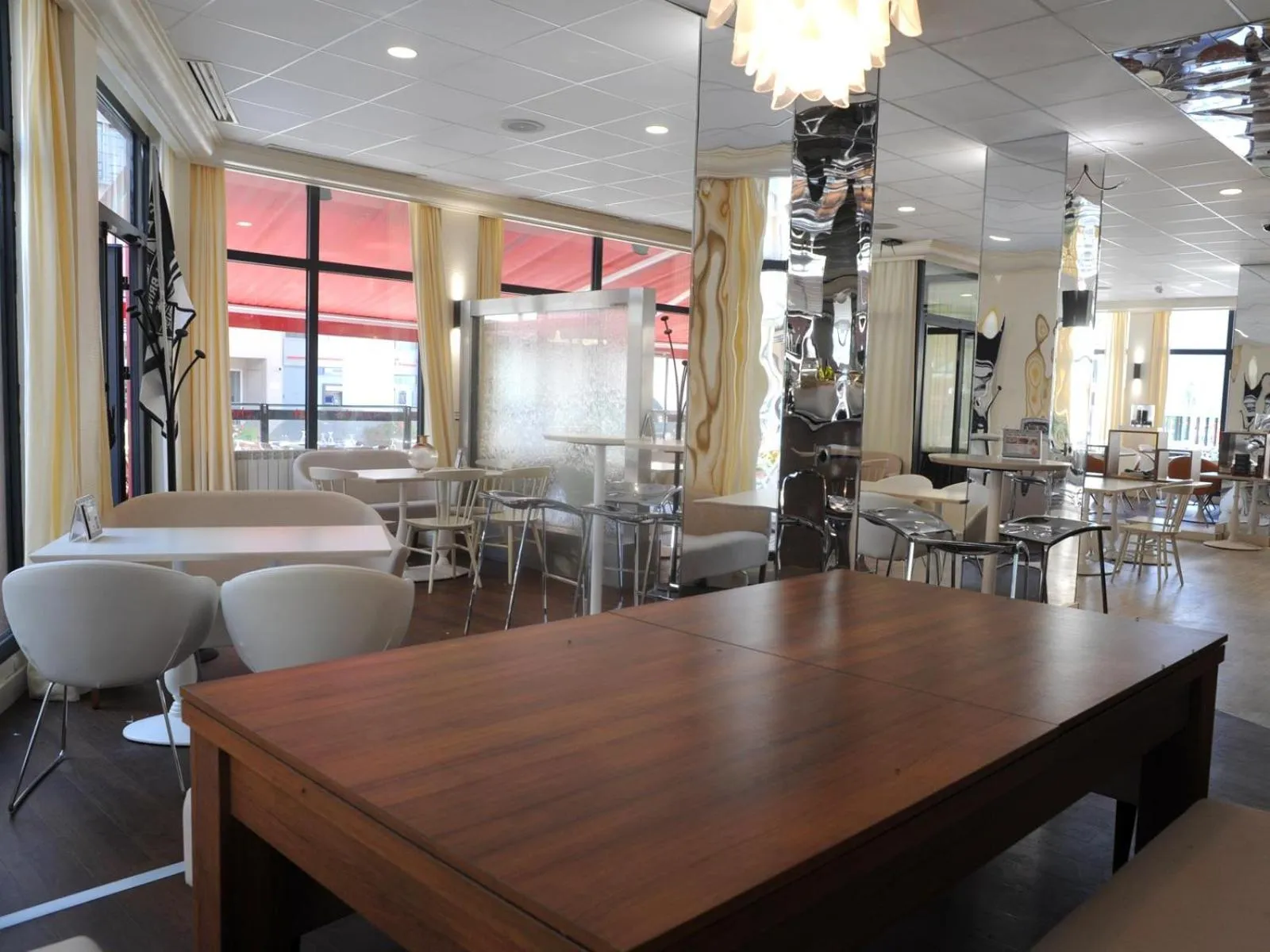 Restaurant/Places to Eat in Hotel Central Parc Oyonnax