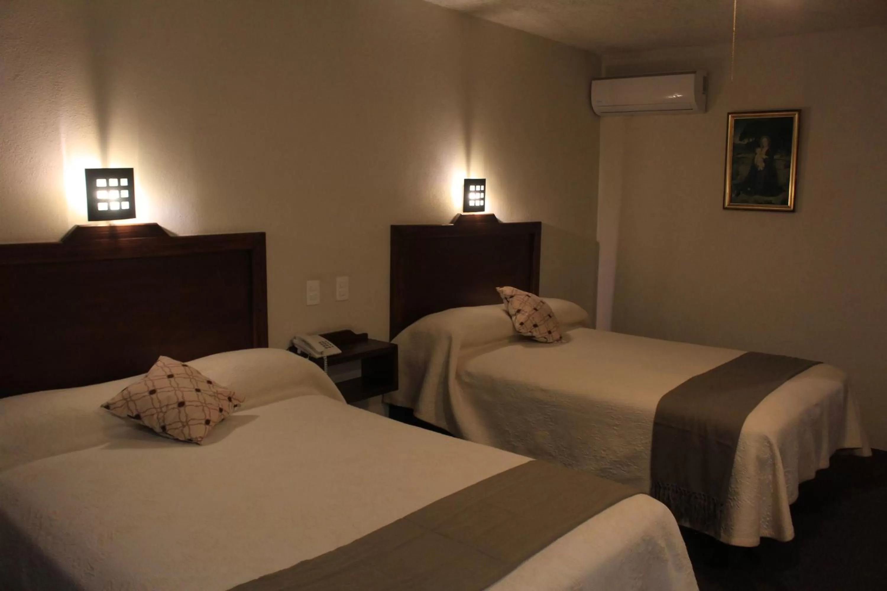 Bed in Hotel Meson del Puente