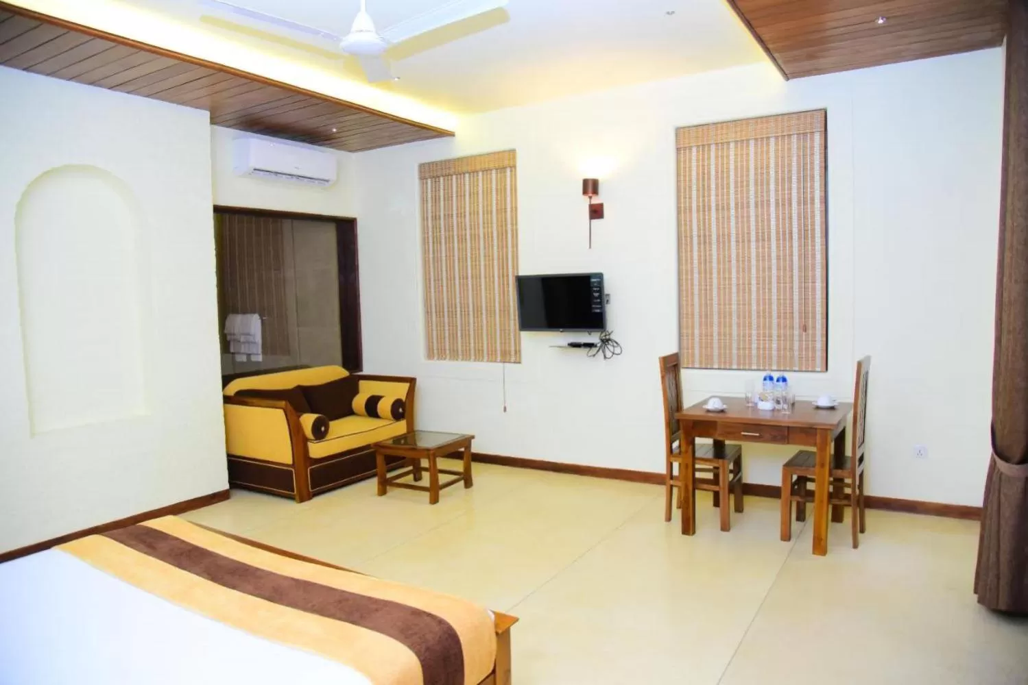 Bedroom, Dining Area in Hotel Leaf on Lagoon
