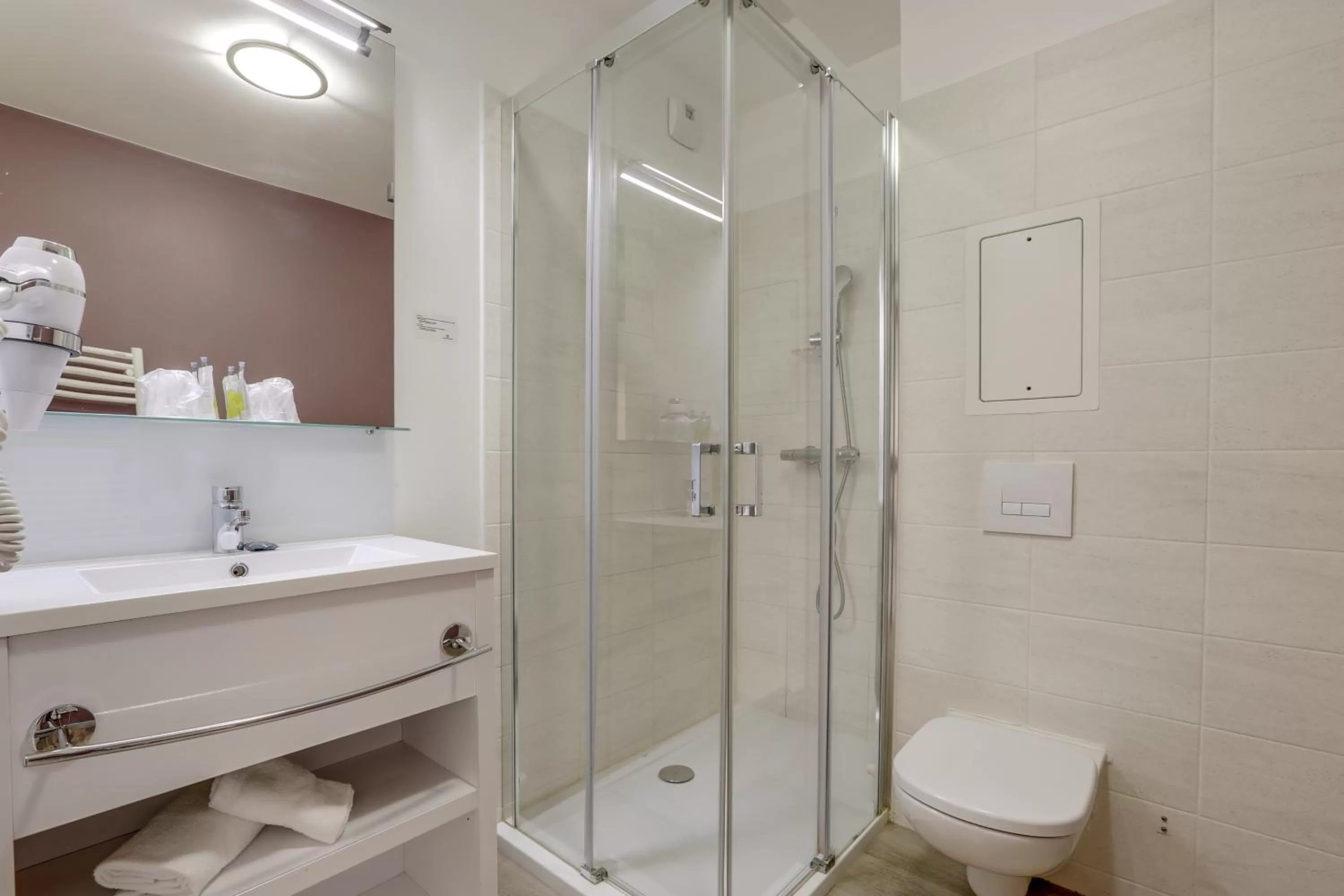 Shower in All Suites Appart Hôtel - Choisy-le-Roi