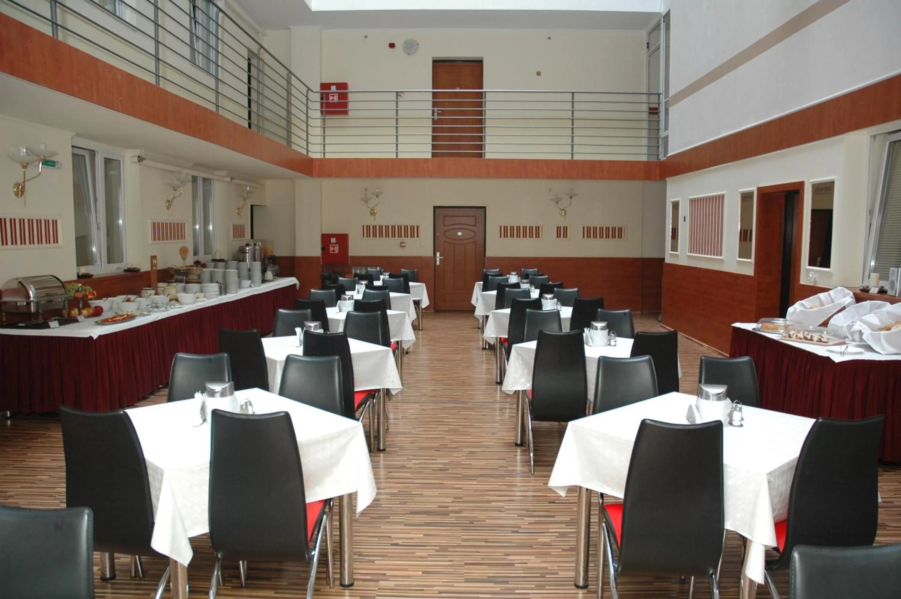 Restaurant/places to eat in Atlantic Hotel