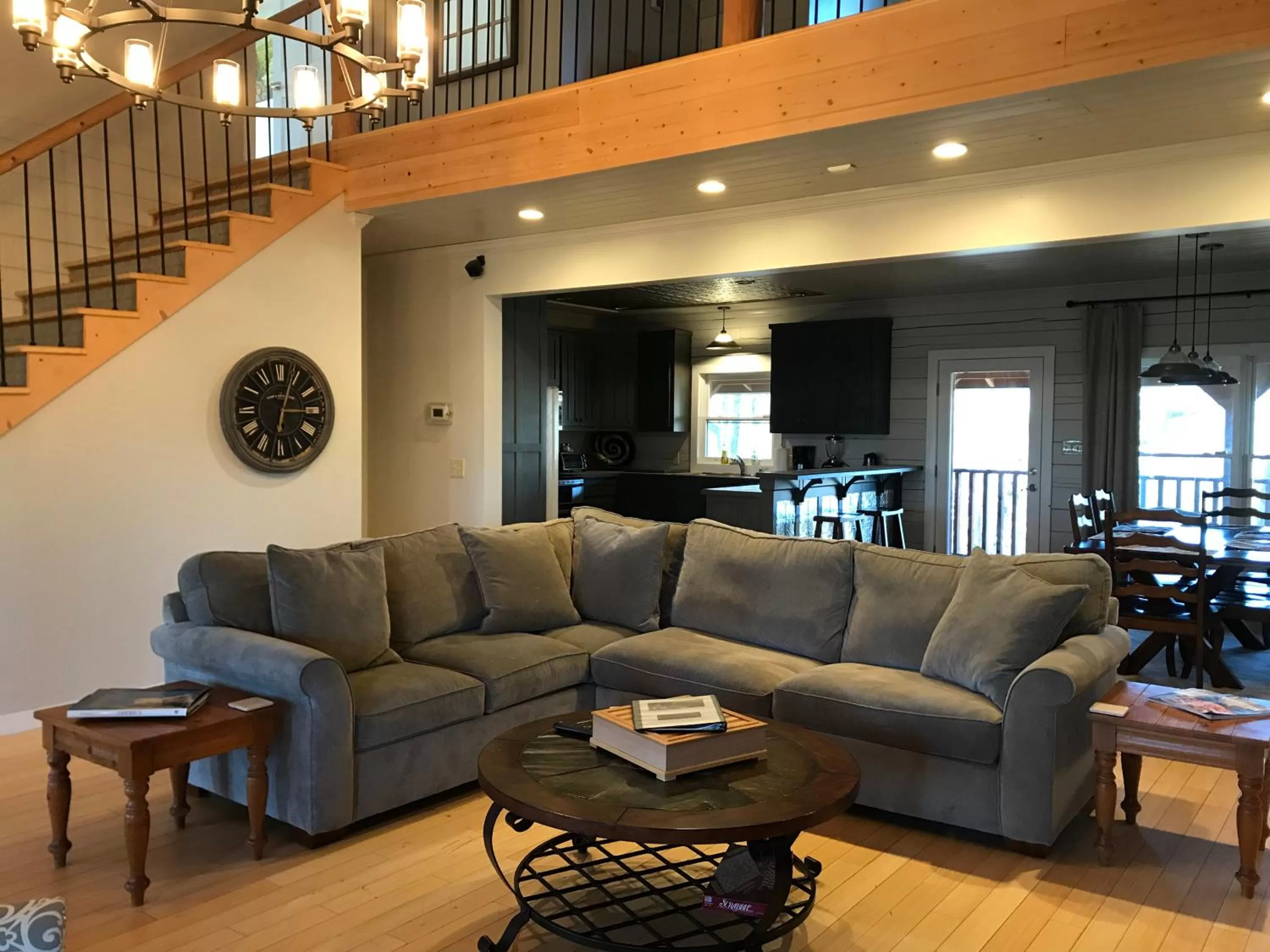 Kitchen or kitchenette, Seating Area in Barefoot Hills