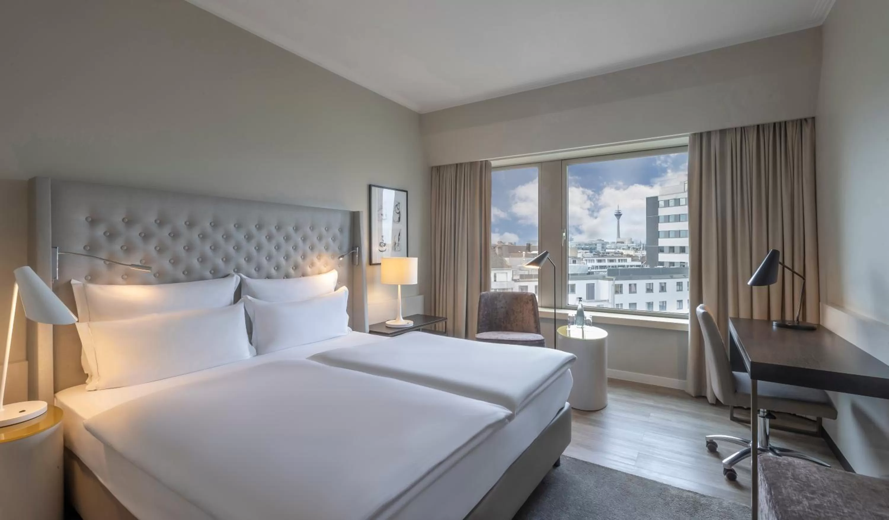 Photo of the whole room, Bed in Clayton Hotel Düsseldorf City Centre