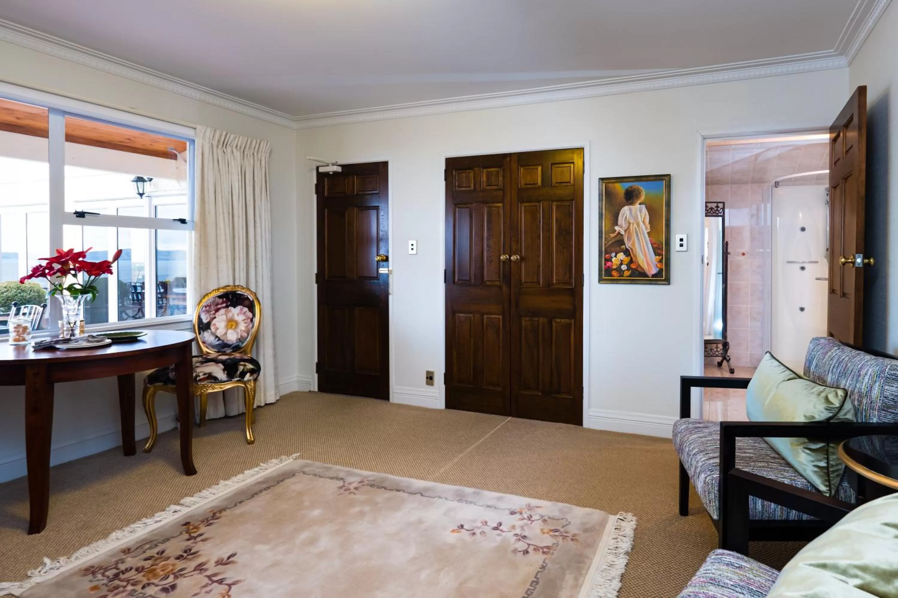 Living room, Bed in On The Point - Lake Rotorua