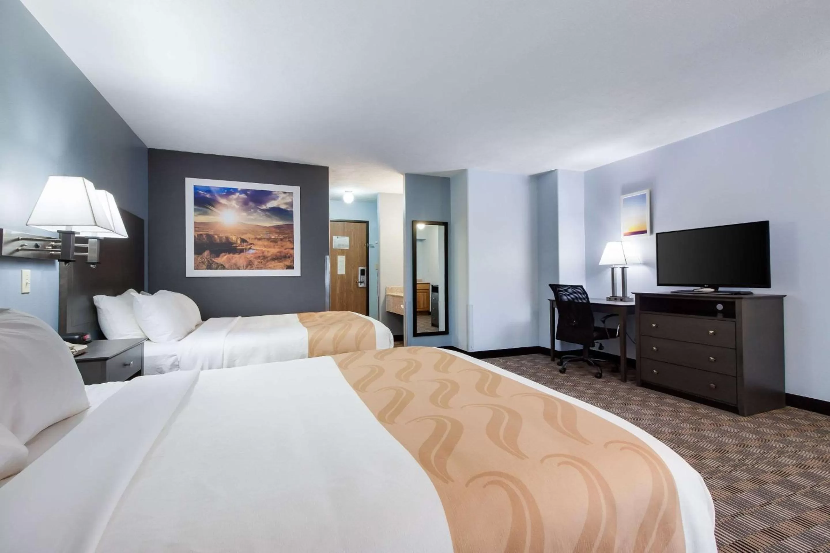 Photo of the whole room, Bed in Quality Inn & Suites McCook