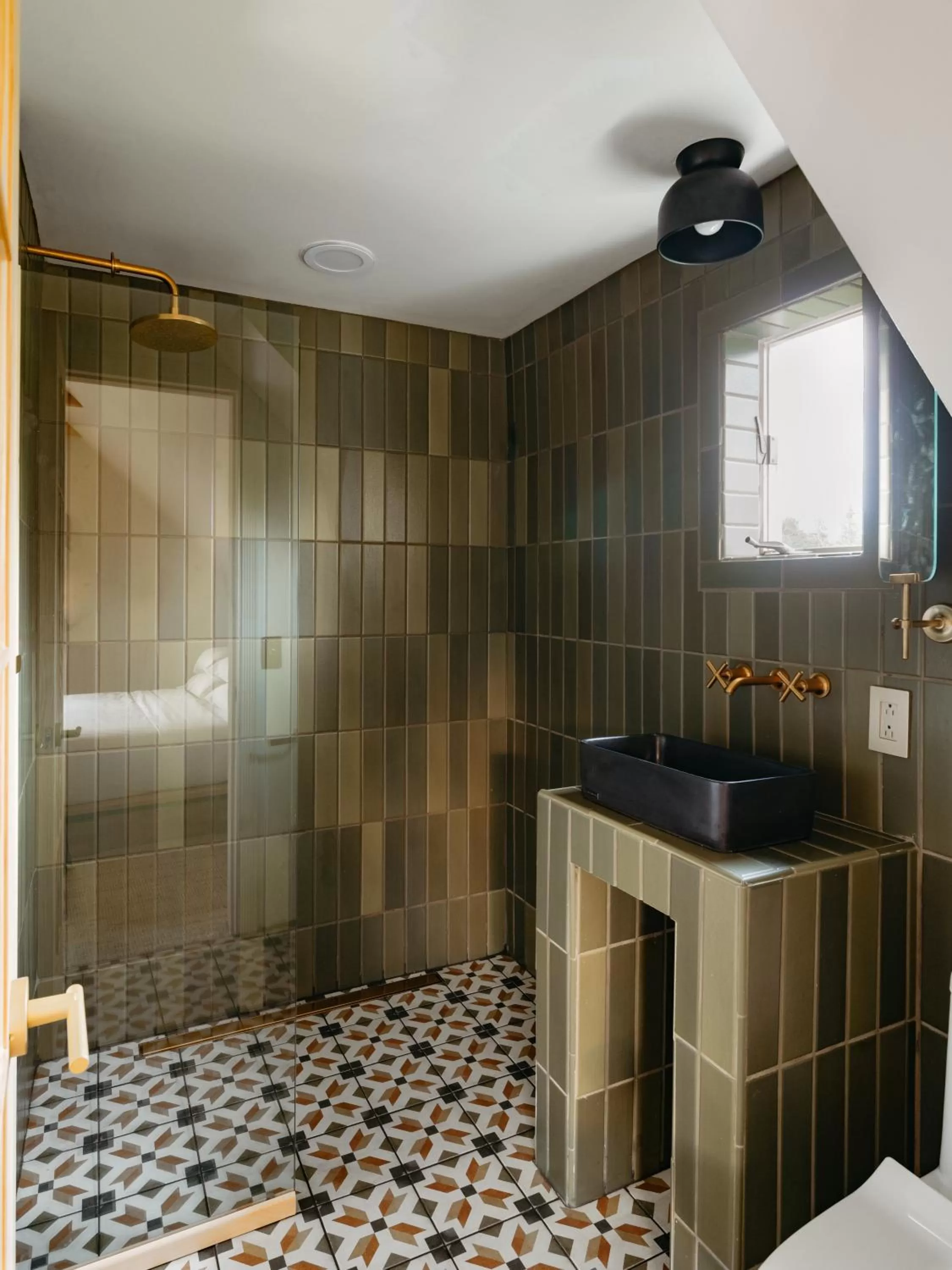 Shower in Eastwind Hotel Lake Placid