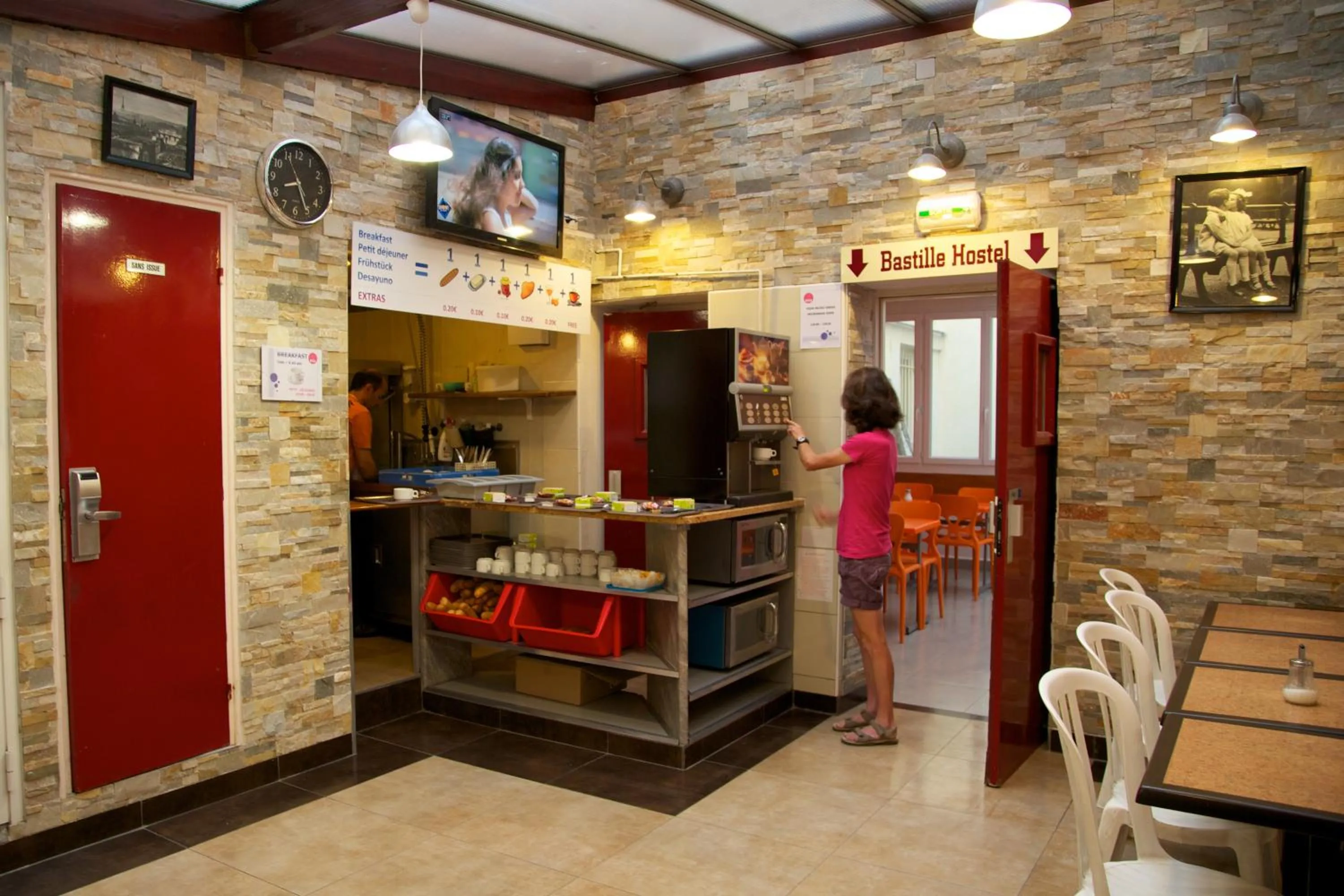 Area and facilities in Auberge Internationale des Jeunes