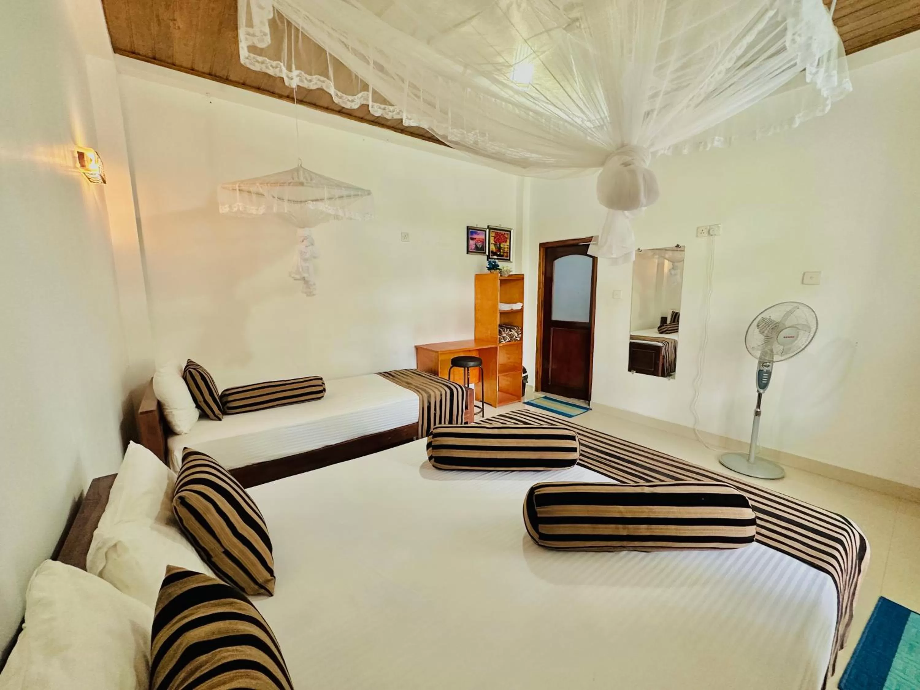 Seating Area in GOLDEN CABIN ELLA