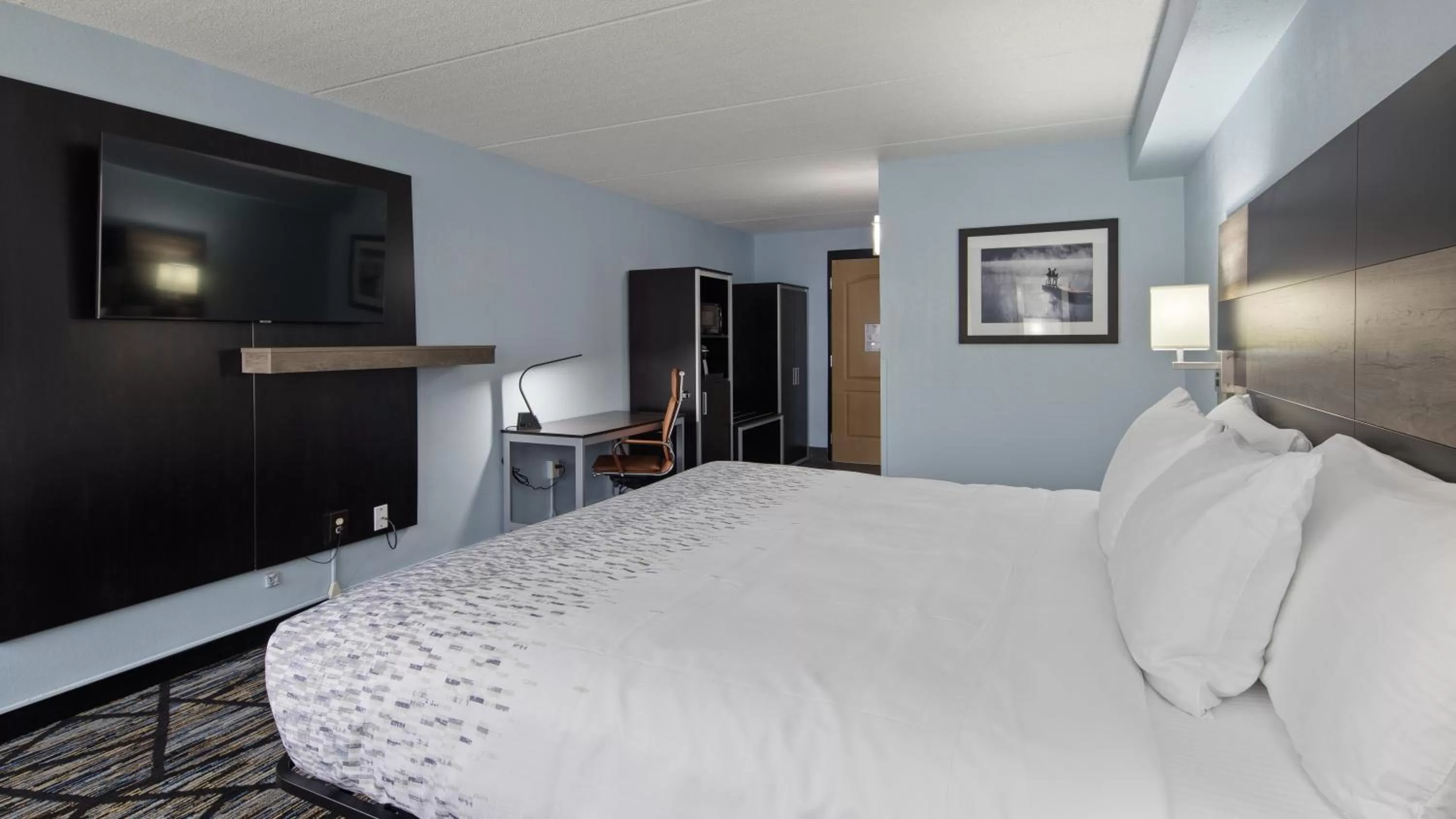 Photo of the whole room, Bed in Clarion Pointe Jacksonville near Camp Lejeune