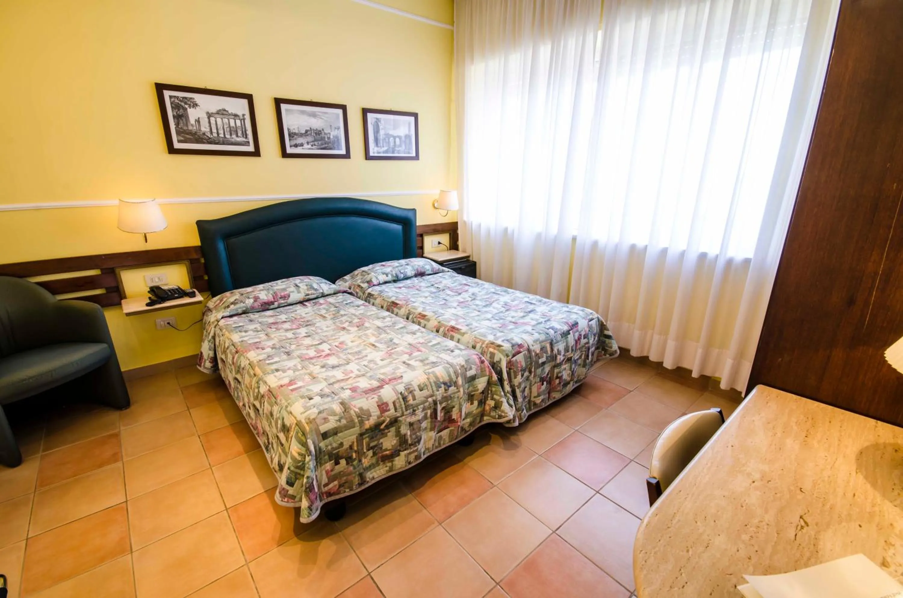 Photo of the whole room, Bed in Hotel Tarconte