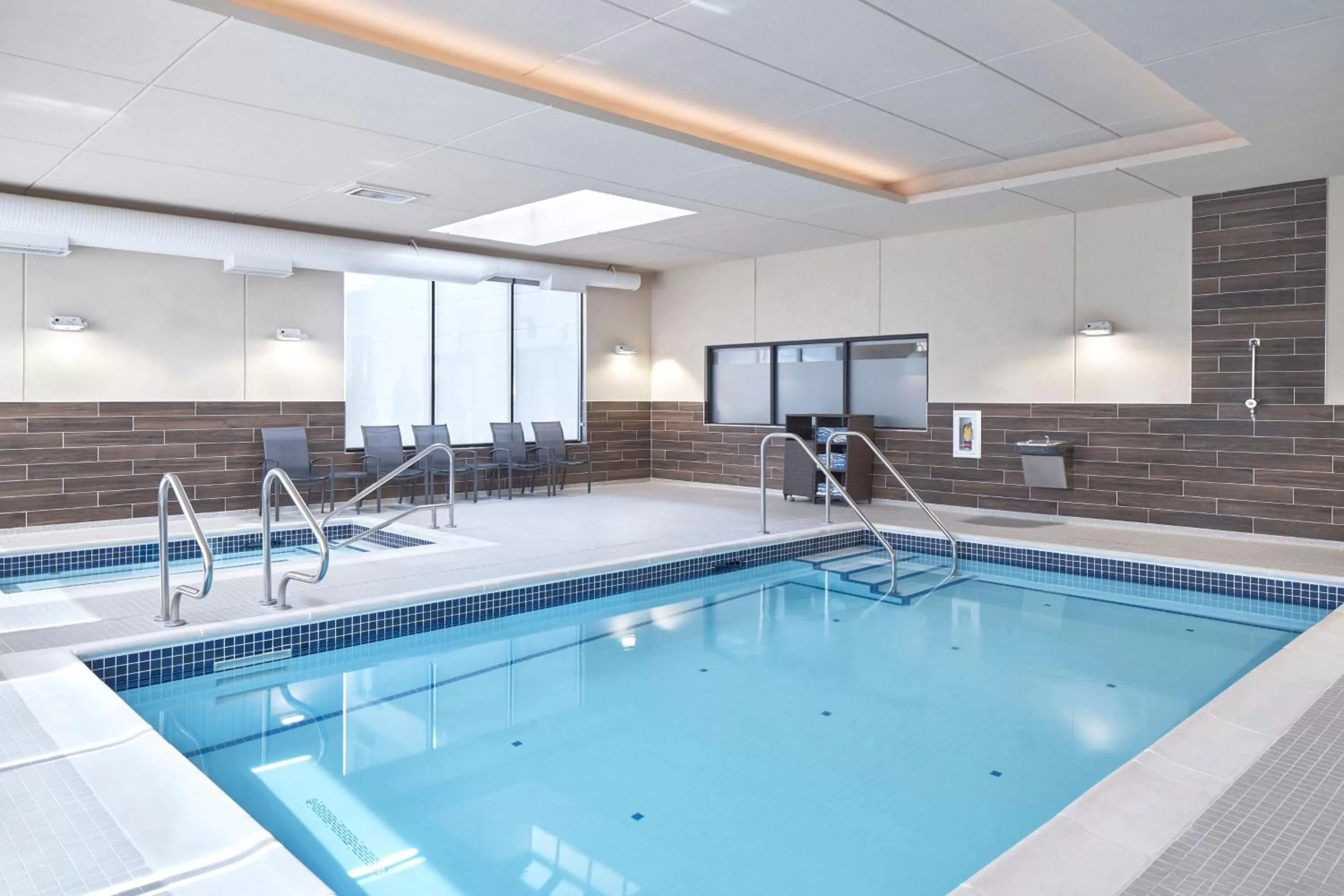 Swimming pool in Fairfield Inn & Suites by Marriott Penticton