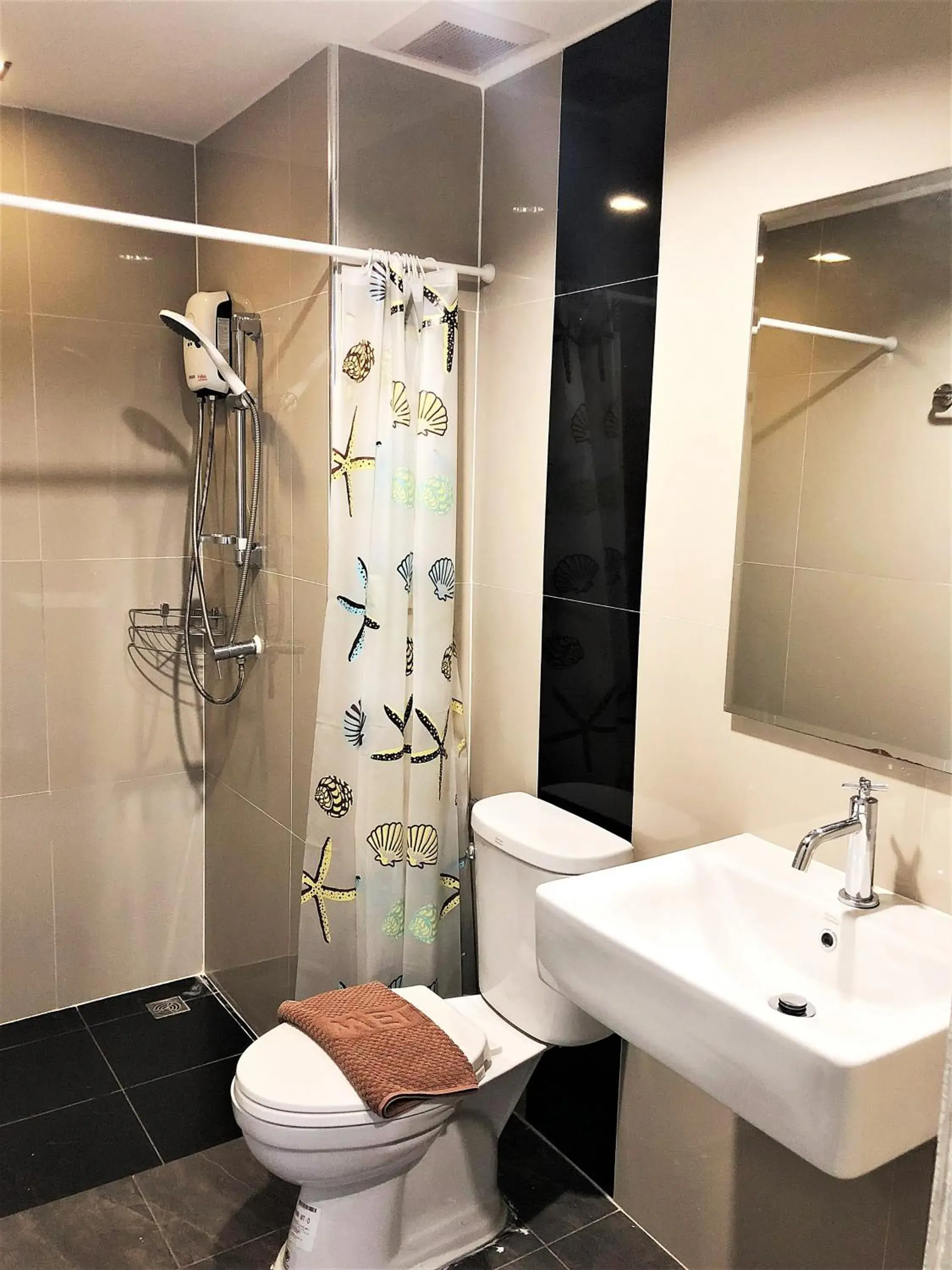 Standard Twin Room in Izen Plus Budget Hotel & Residence Standard Twin Room in Izen Plus Budget Hotel & Residence