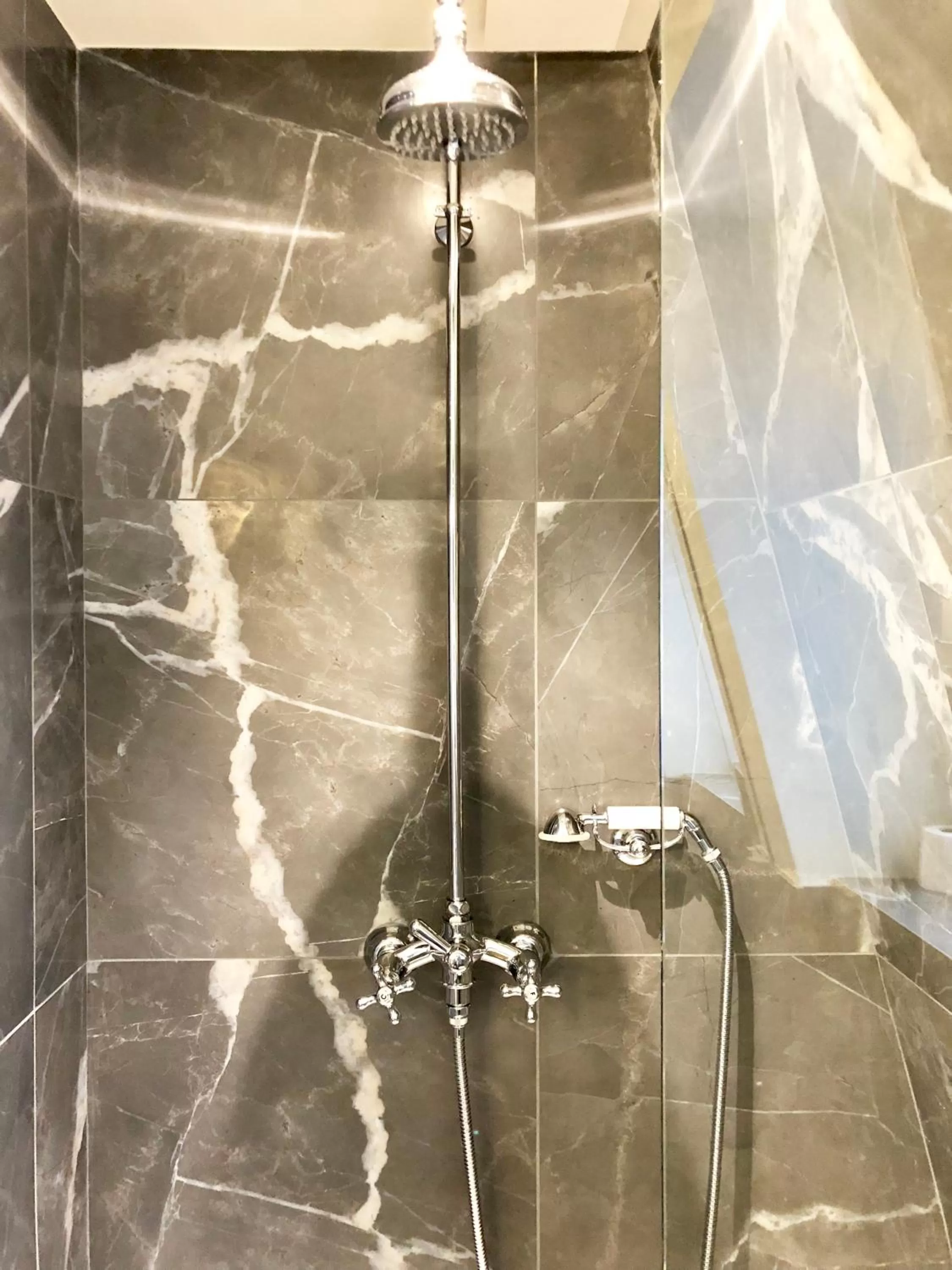 Bathroom in Hôtel Mayfair Paris