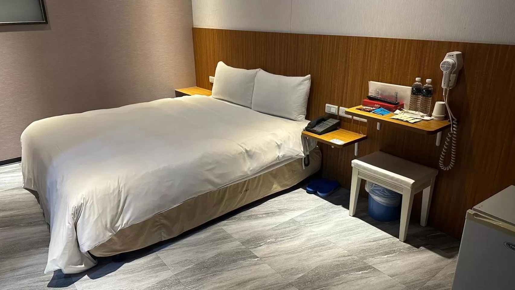 Bed in The Prince Hotel