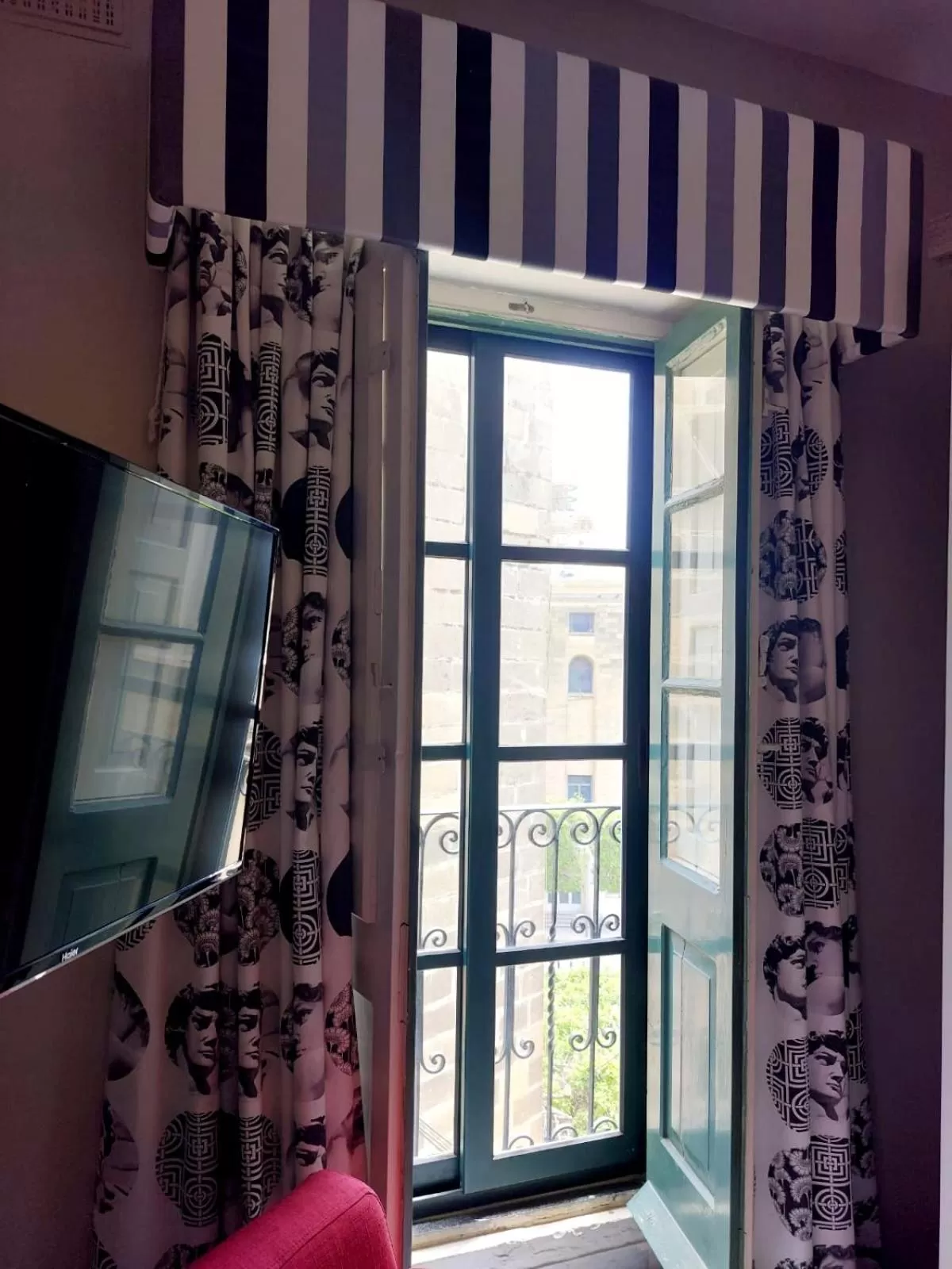 TV and multimedia in Casa Birmula Boutique Hotel