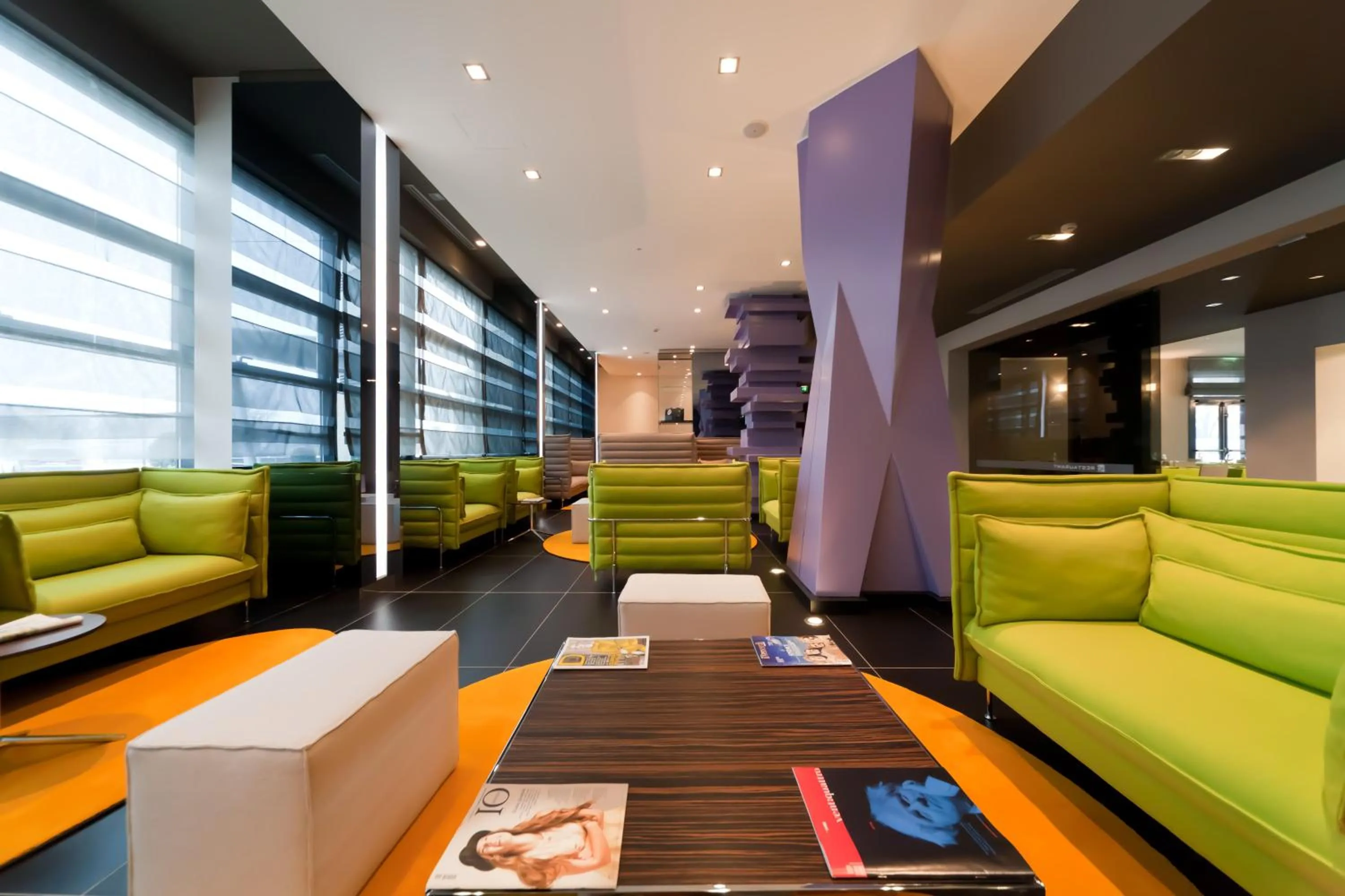 Lounge or bar in RMH MODENA DES ARTS