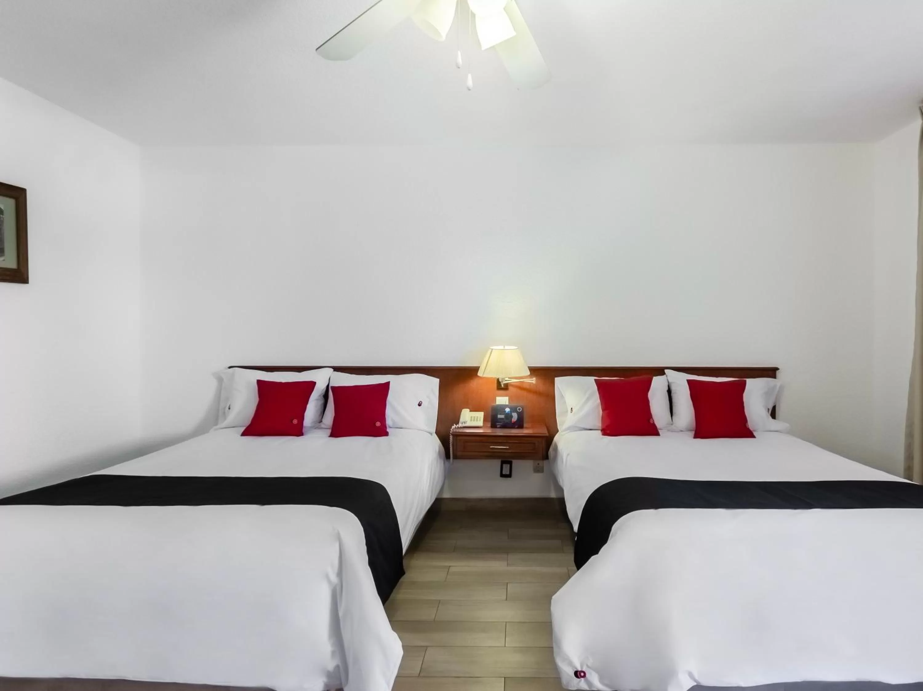 Bedroom, Bed in Capital O Mansión los Arcos, San Luis Potosí