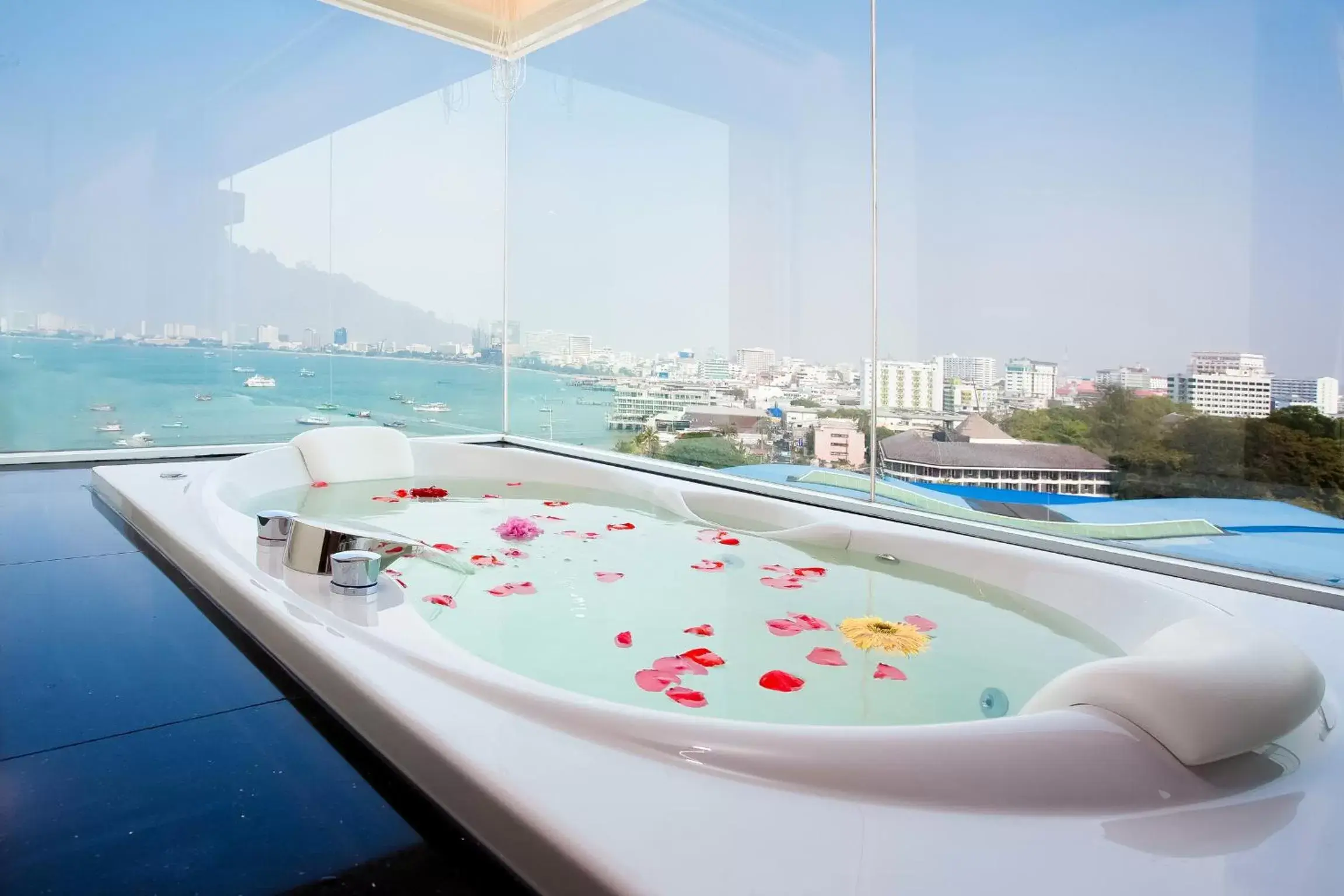 Premium Ocean Room in Balihai Bay Pattaya Premium Ocean Room in Balihai Bay Pattaya