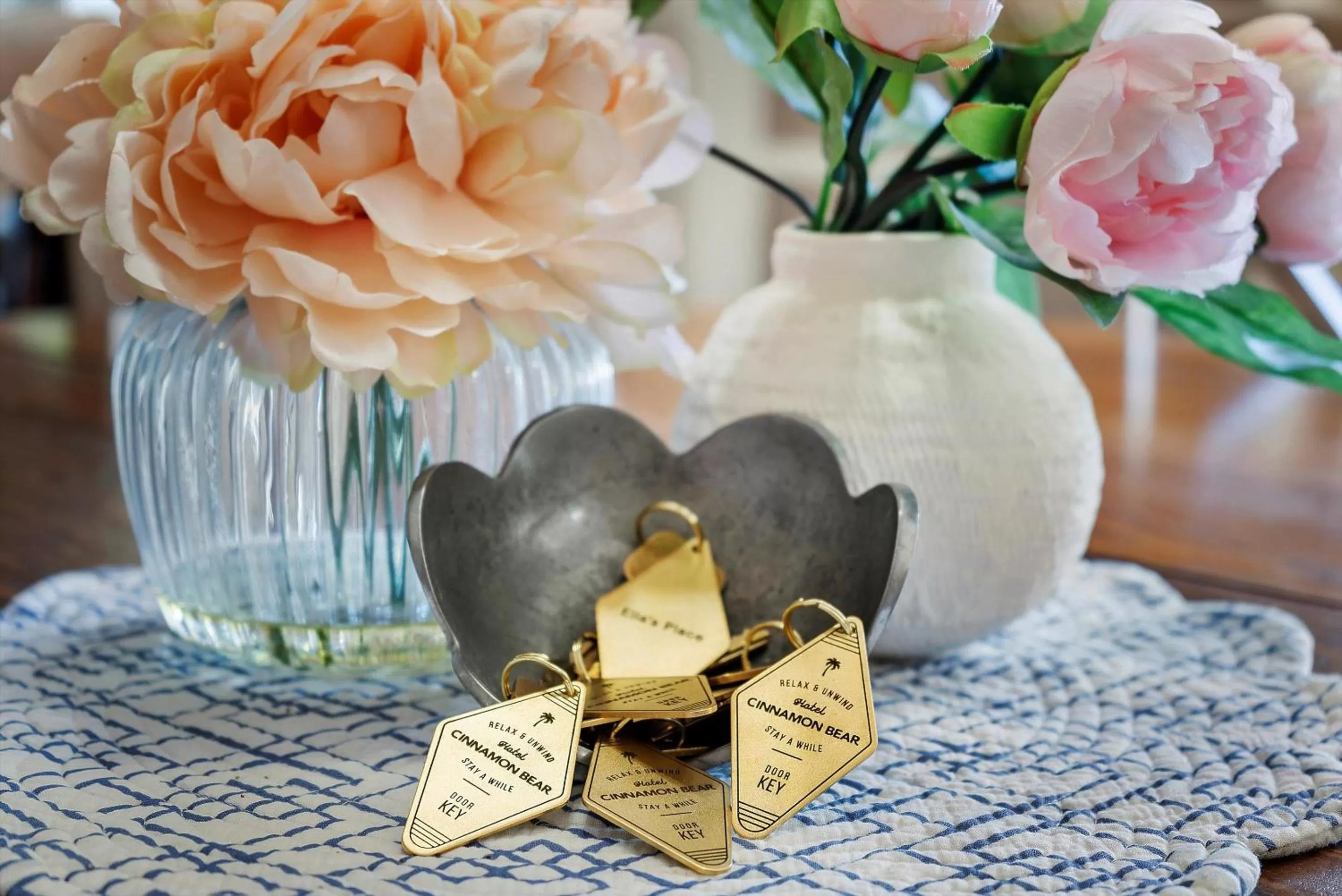 Cinnamon Bear Creekside Inn