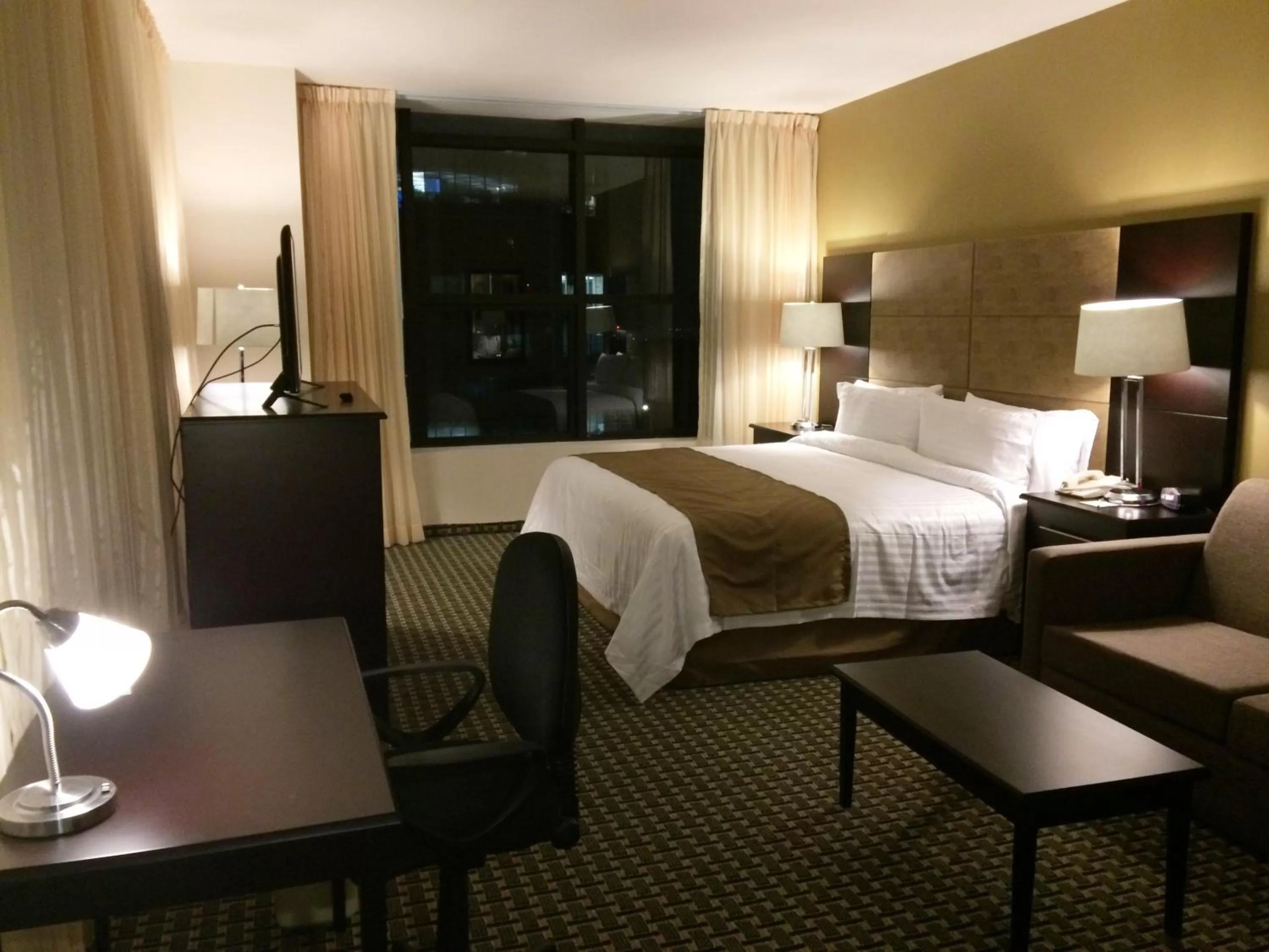 Photo of the whole room, Bed in Holiday Inn Mexico Santa Fe by IHG