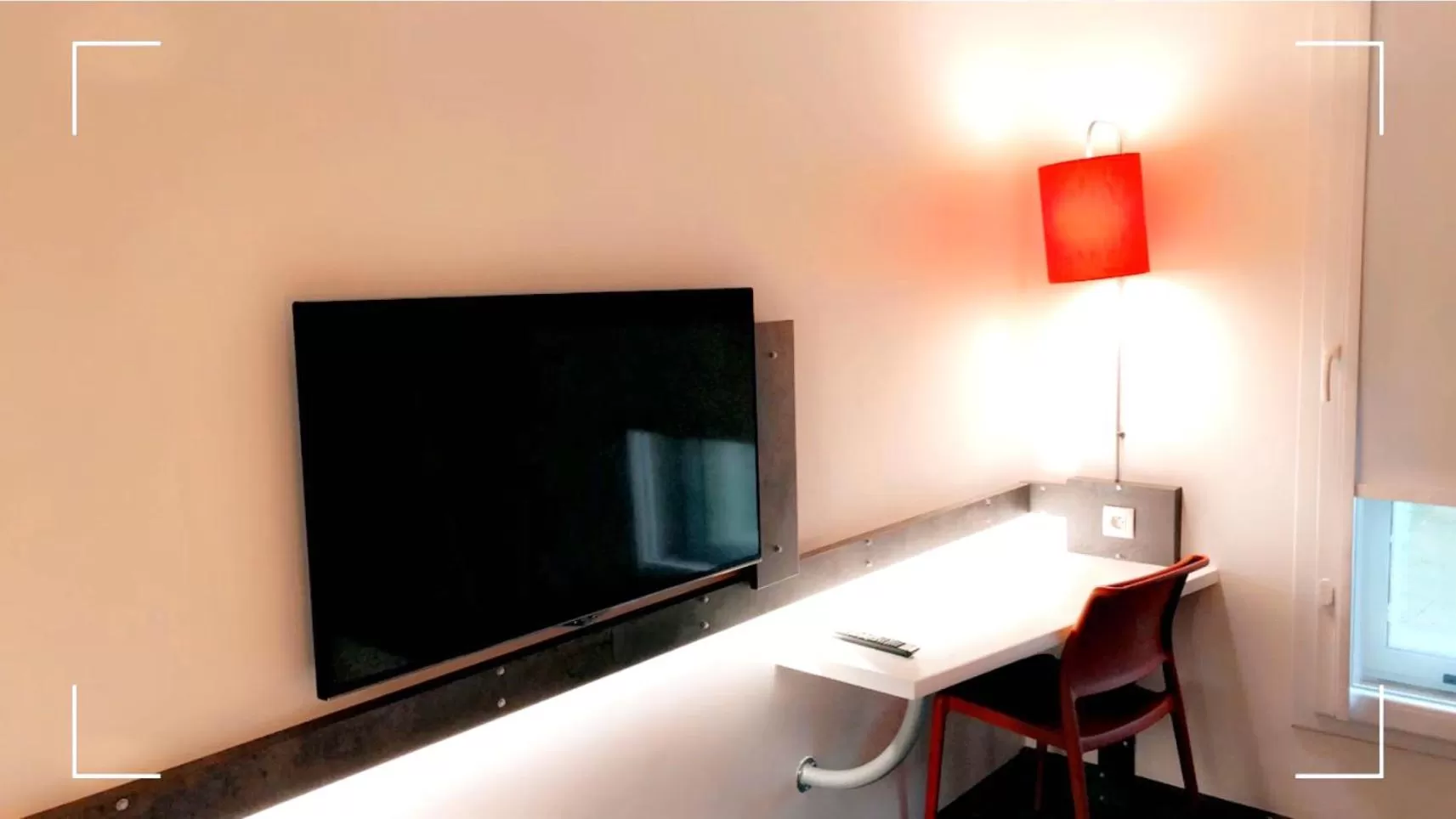 TV and multimedia in ibis budget Aéroport Lyon Saint Exupéry