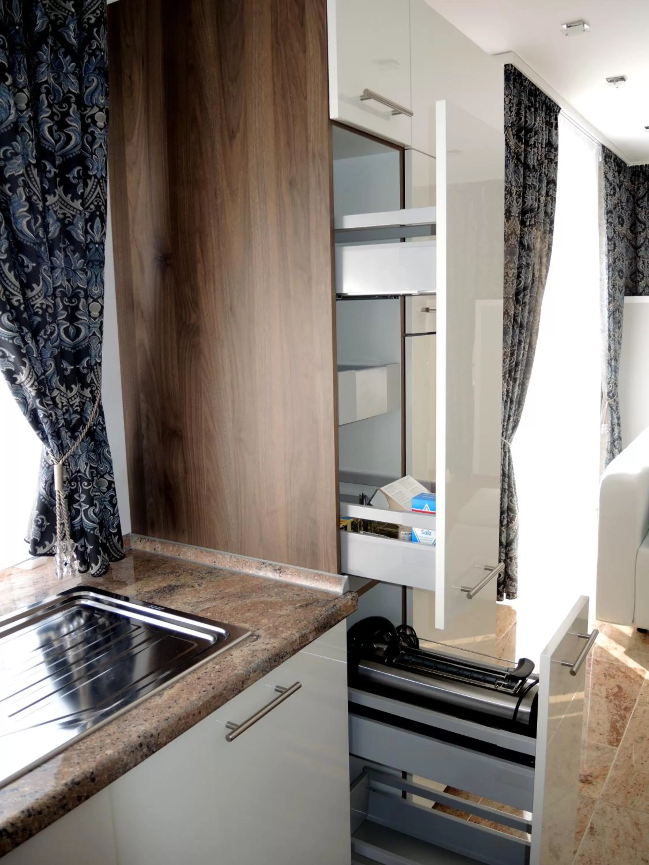 Kitchen or kitchenette, Kitchen/Kitchenette in Merkel Villa Apartamente