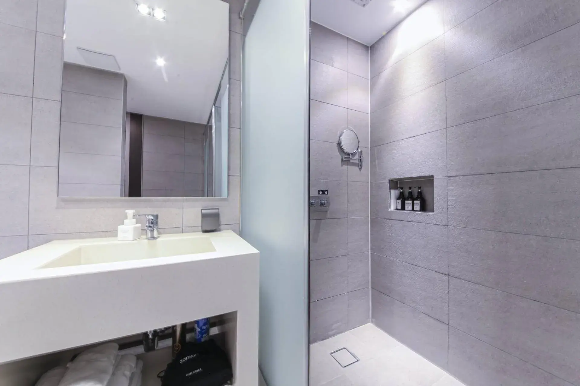 Deluxe Double or Twin Room in Zam101Hotel Deluxe Double or Twin Room in Zam101Hotel