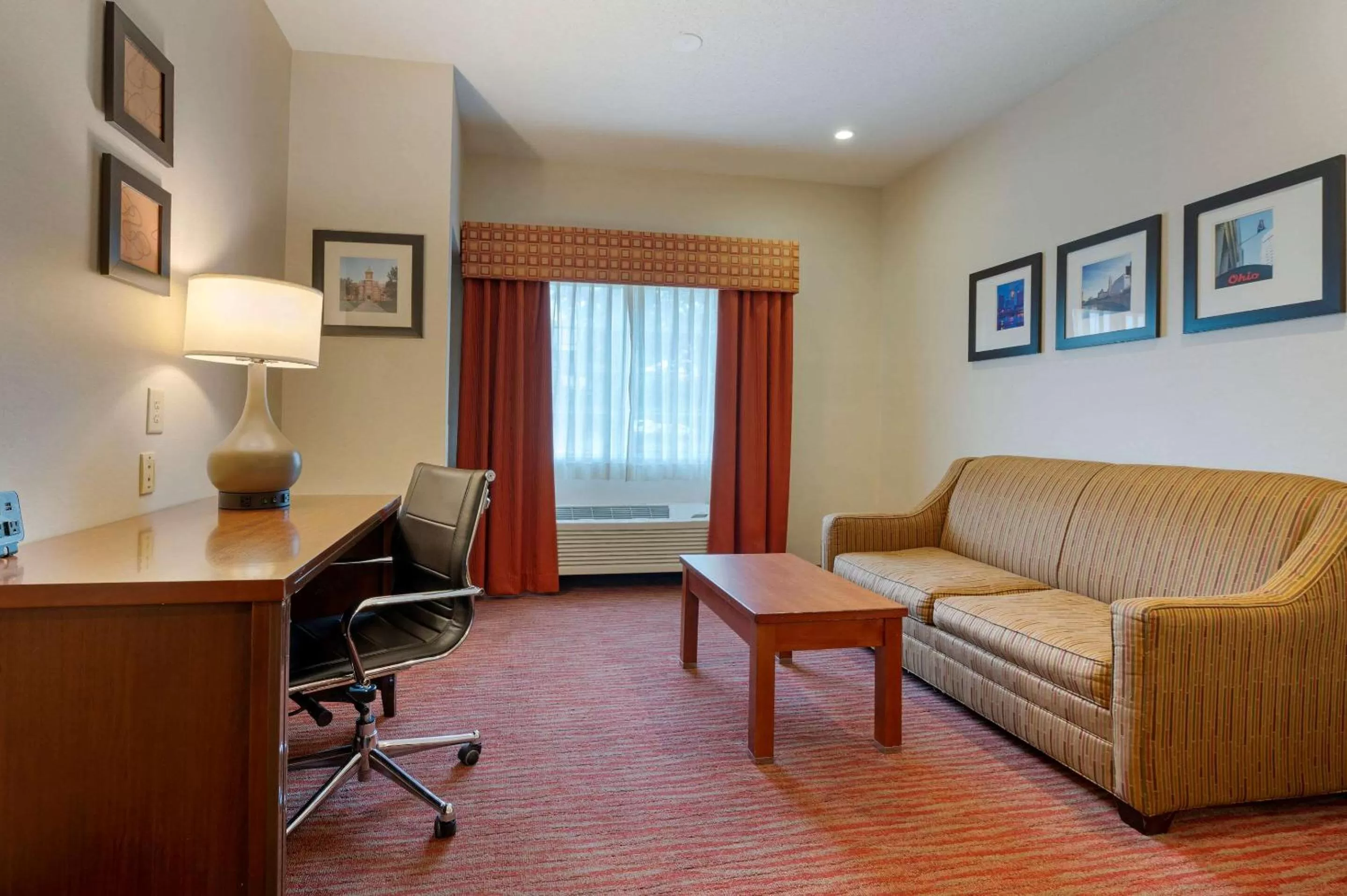 Photo of the whole room in Comfort Suites Columbus Expo Center