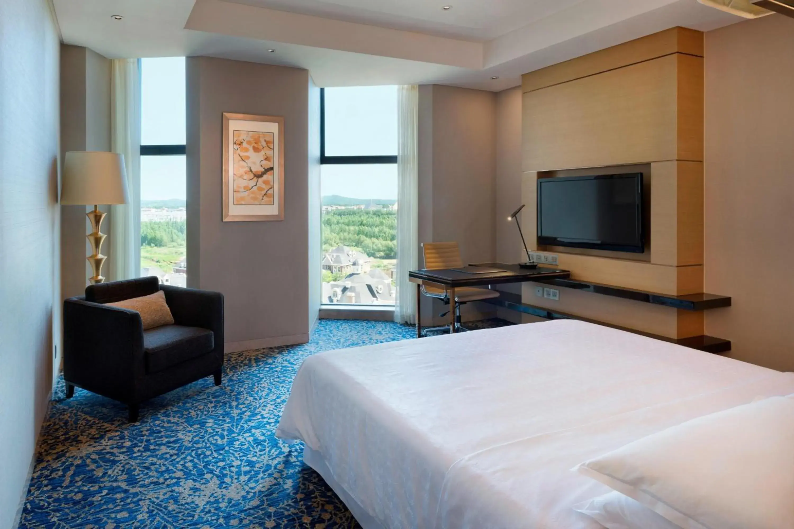 Club level, Guest room, 1 King in Sheraton Changchun Jingyuetan Hotel Club level, Guest room, 1 King in Sheraton Changchun Jingyuetan Hotel