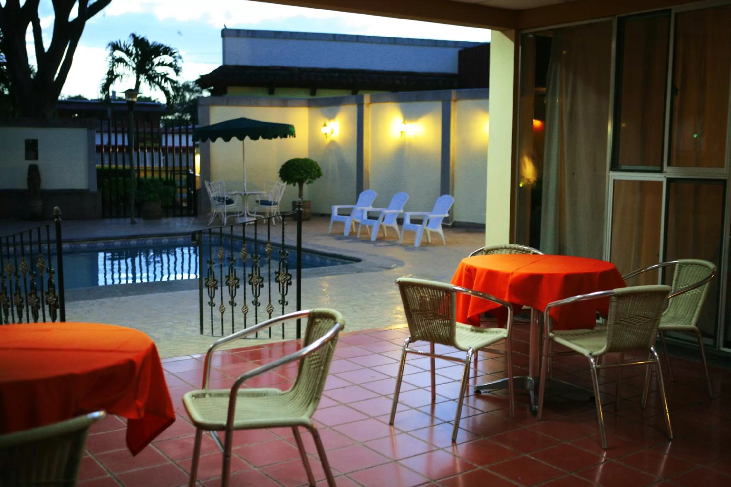 Pool view, Lounge/Bar in Hotel Estrella