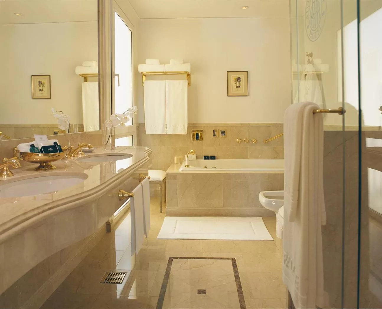 Bathroom in Alvear Palace Hotel - Leading Hotels of the World