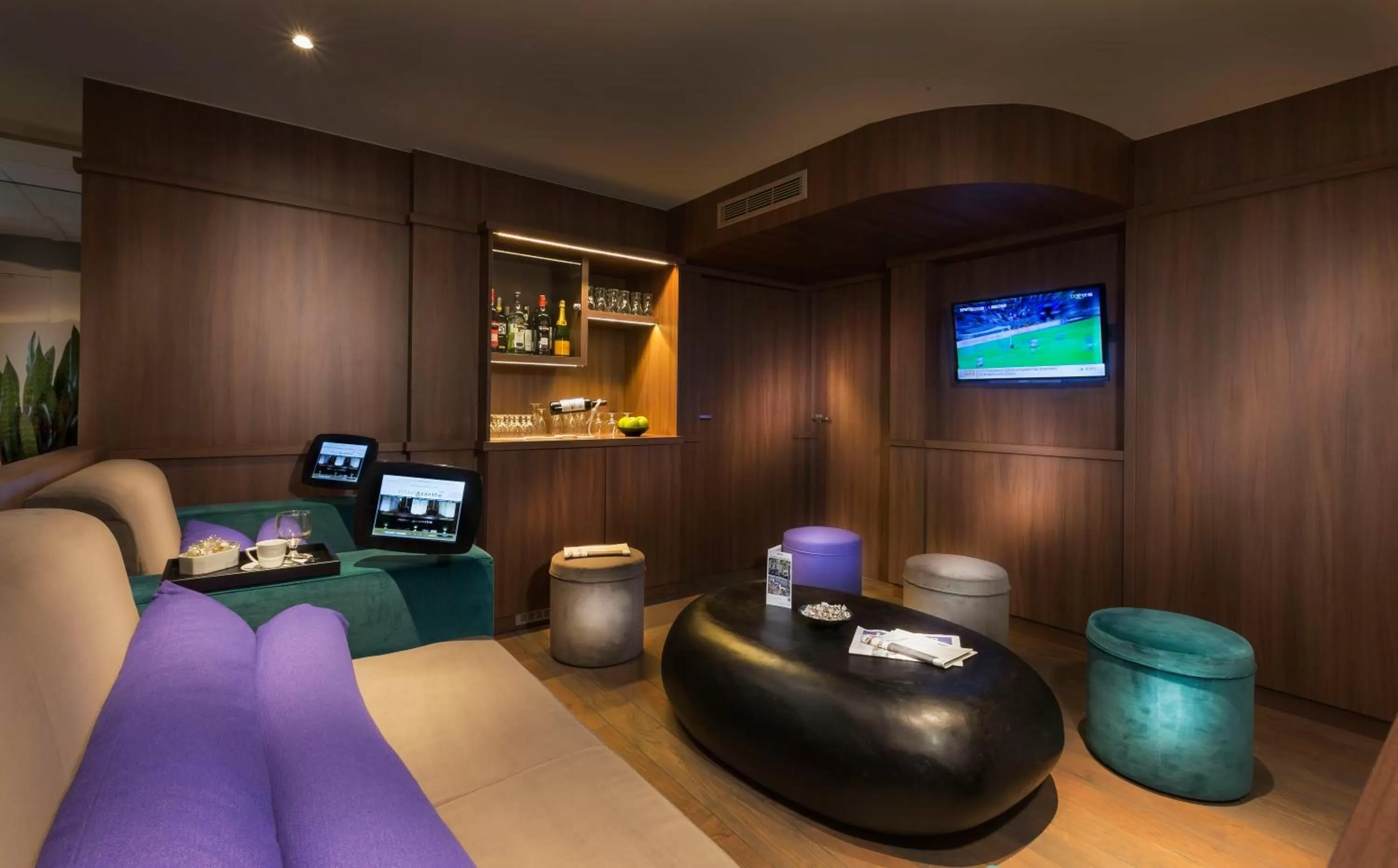 Lounge or bar in Hotel Acanthe - Boulogne Billancourt