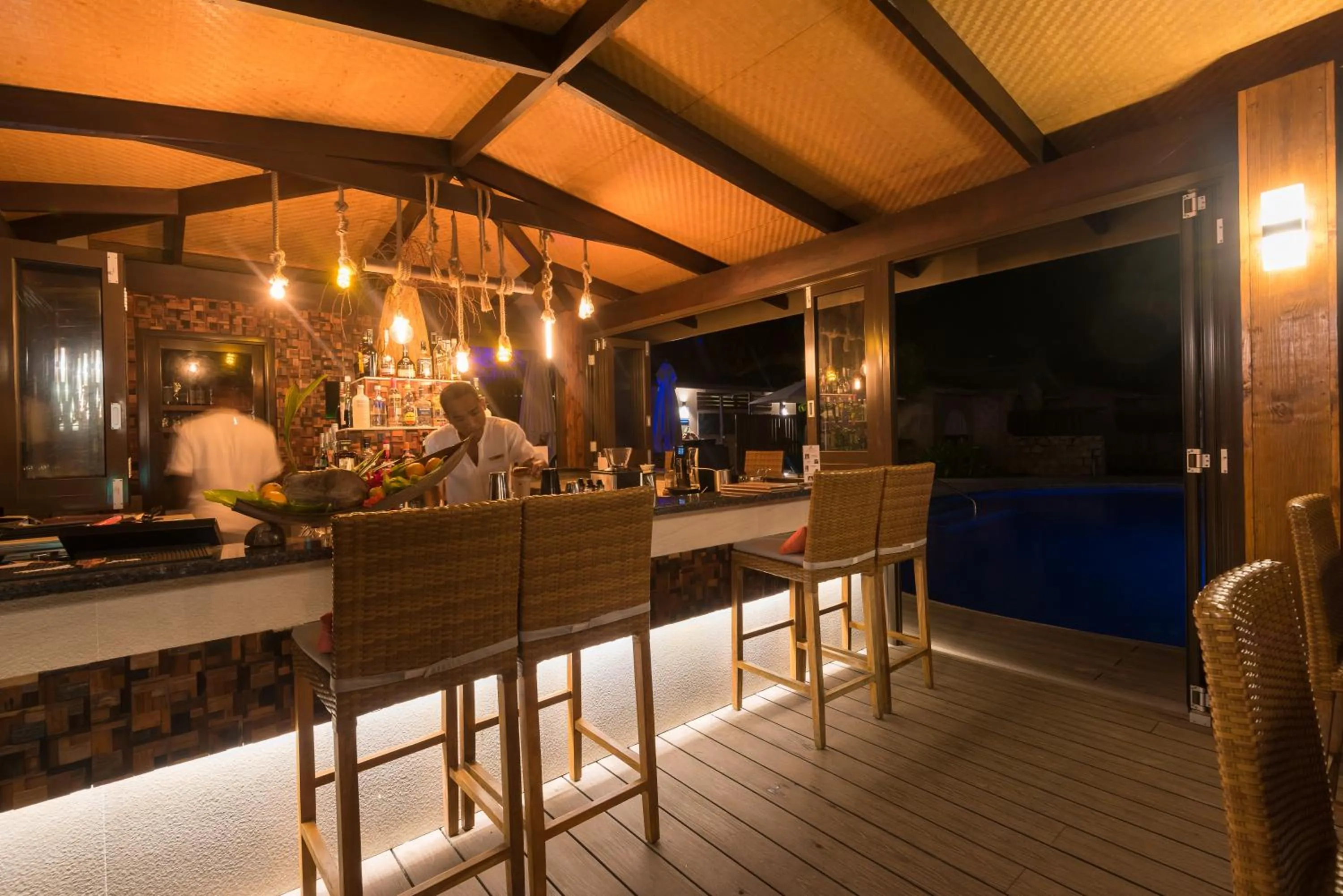 Lounge or bar in Coco de Mer Hotel and Black Parrot Suites