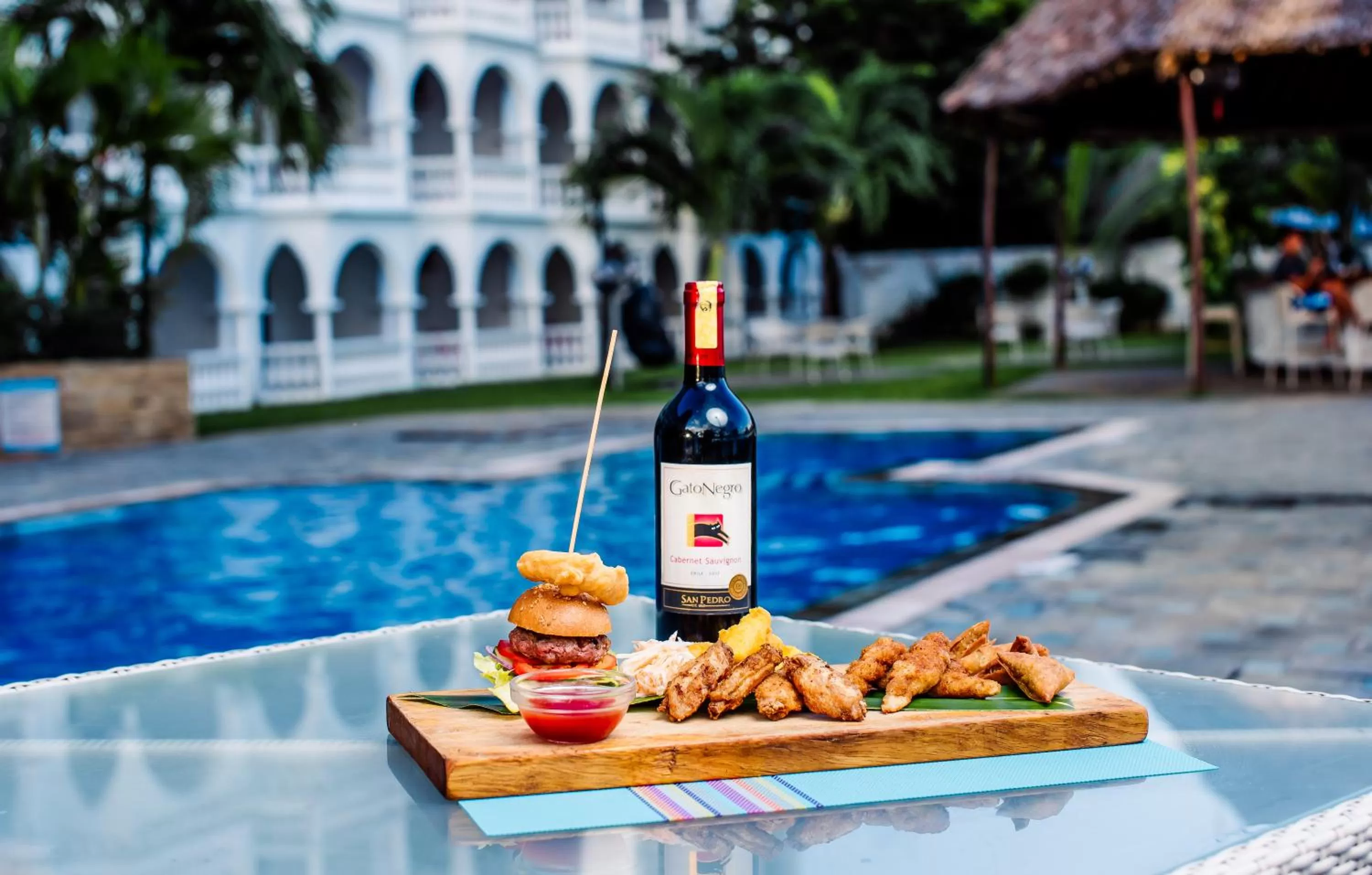 Food and drinks in CityBlue Creekside Hotel & Suites