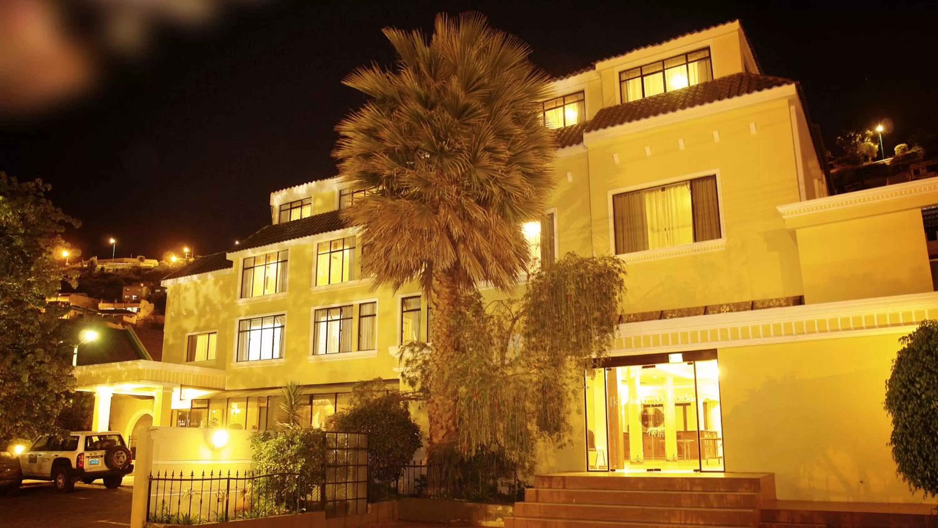 Facade/entrance, Property Building in Hotel Florida