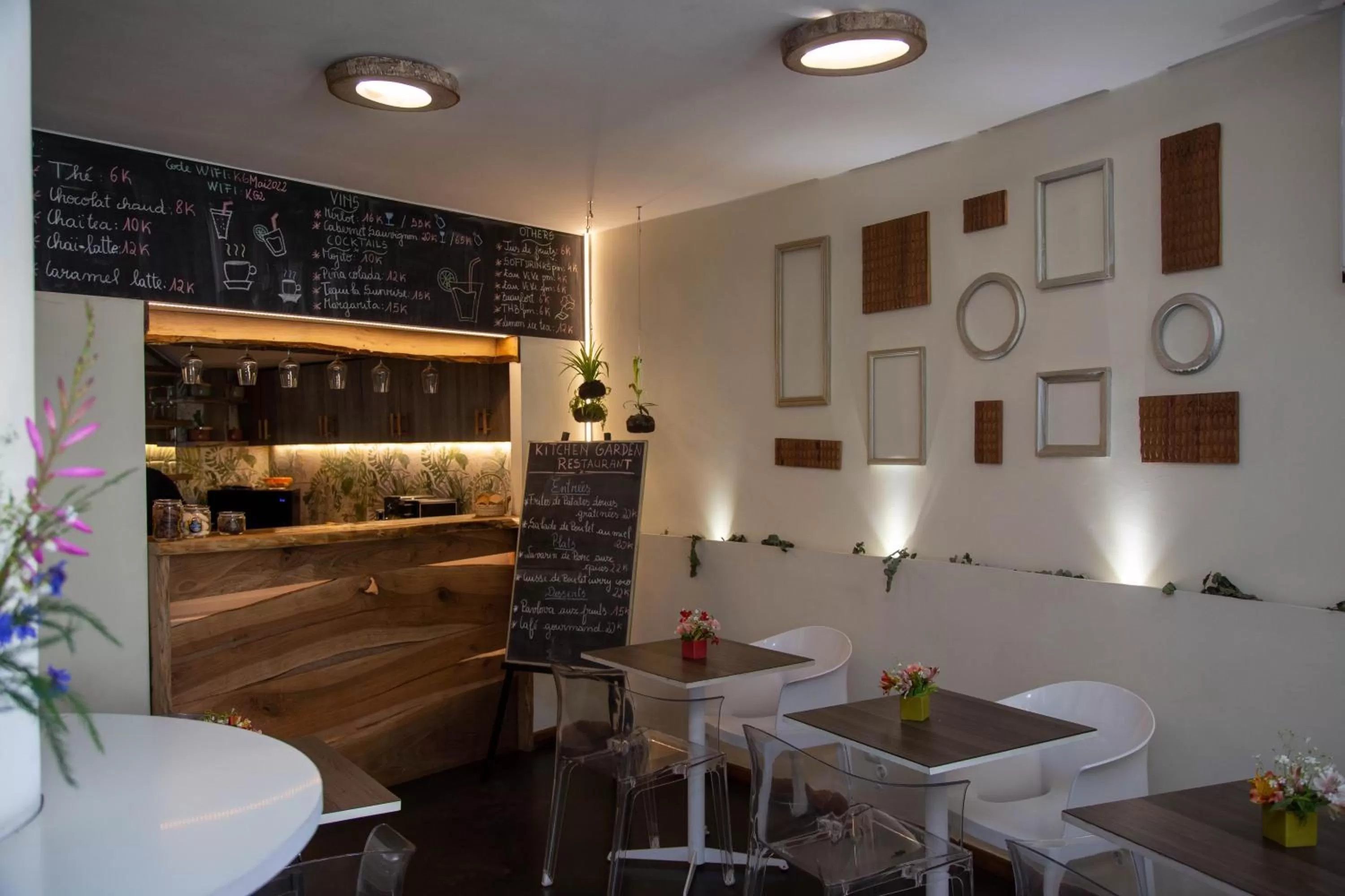 Restaurant/places to eat in Hotel La Villette