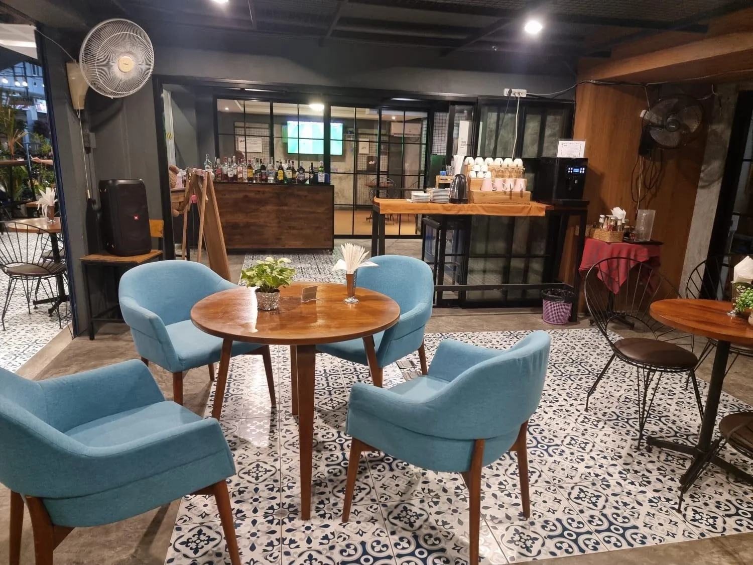 Restaurant/places to eat in BH Baan Paradise Hotel Patong